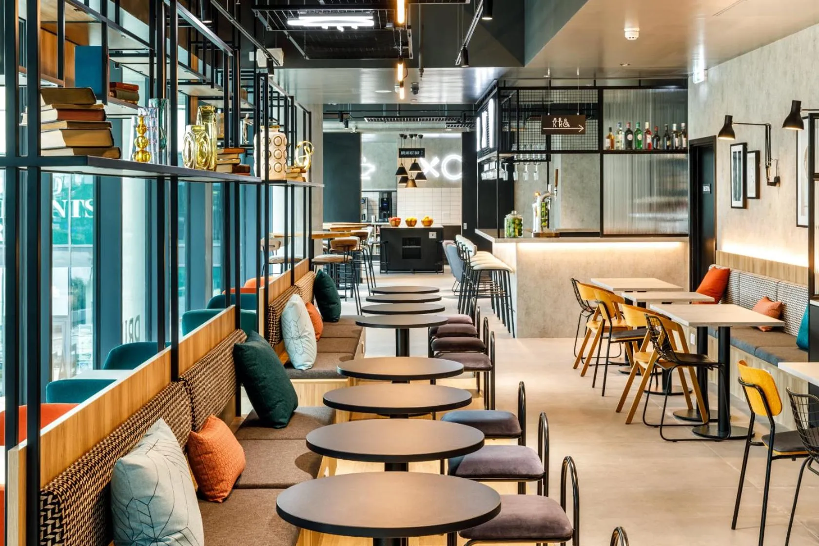 Restaurant/places to eat in Aparthotel Adagio London Sutton Point