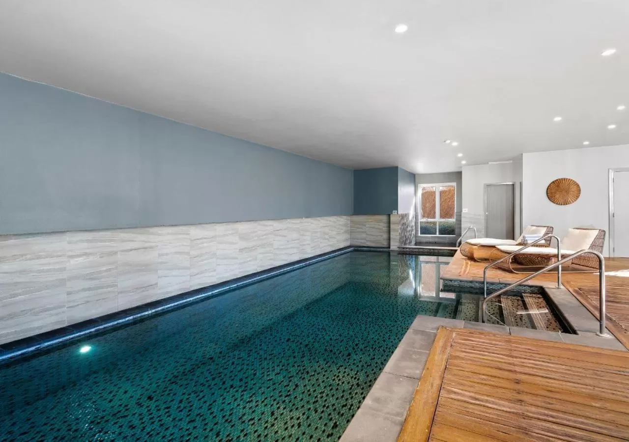 Swimming pool in Park Proxi Gibraltar Bowral