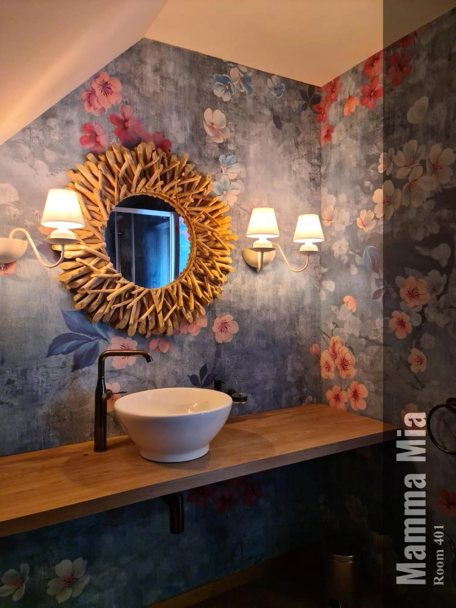 Bathroom in The Henry Self Check-In Guesthouse