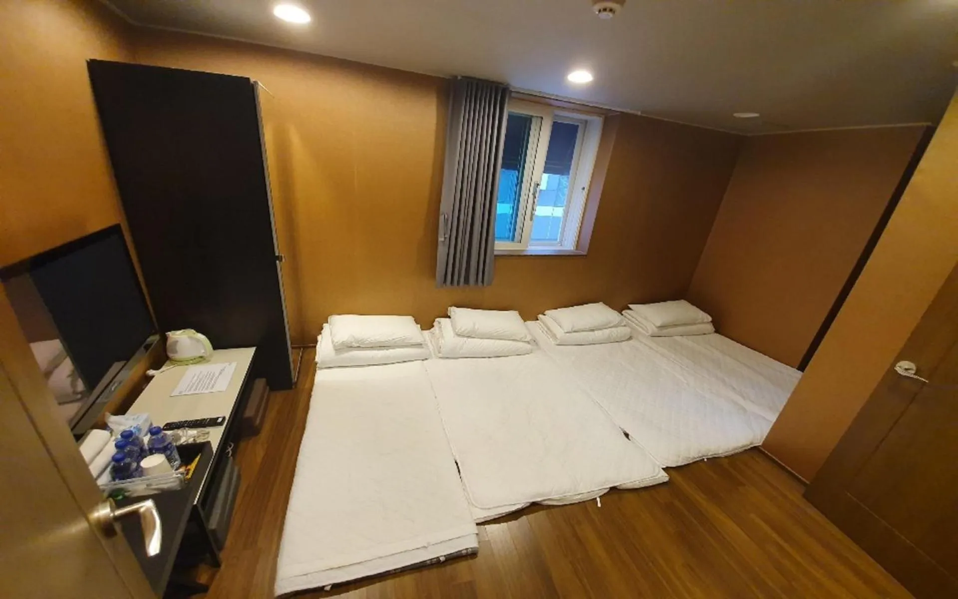 Decorative detail, Bed in Soosong Guesthouse Gwanghwamun Myeongdon g