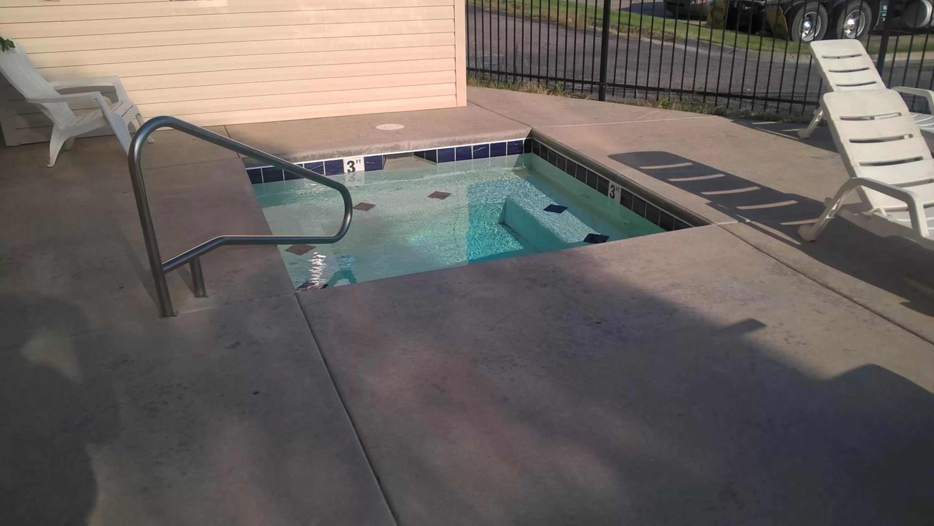 Hot Tub in Days Inn & Suites by Wyndham Hutchinson