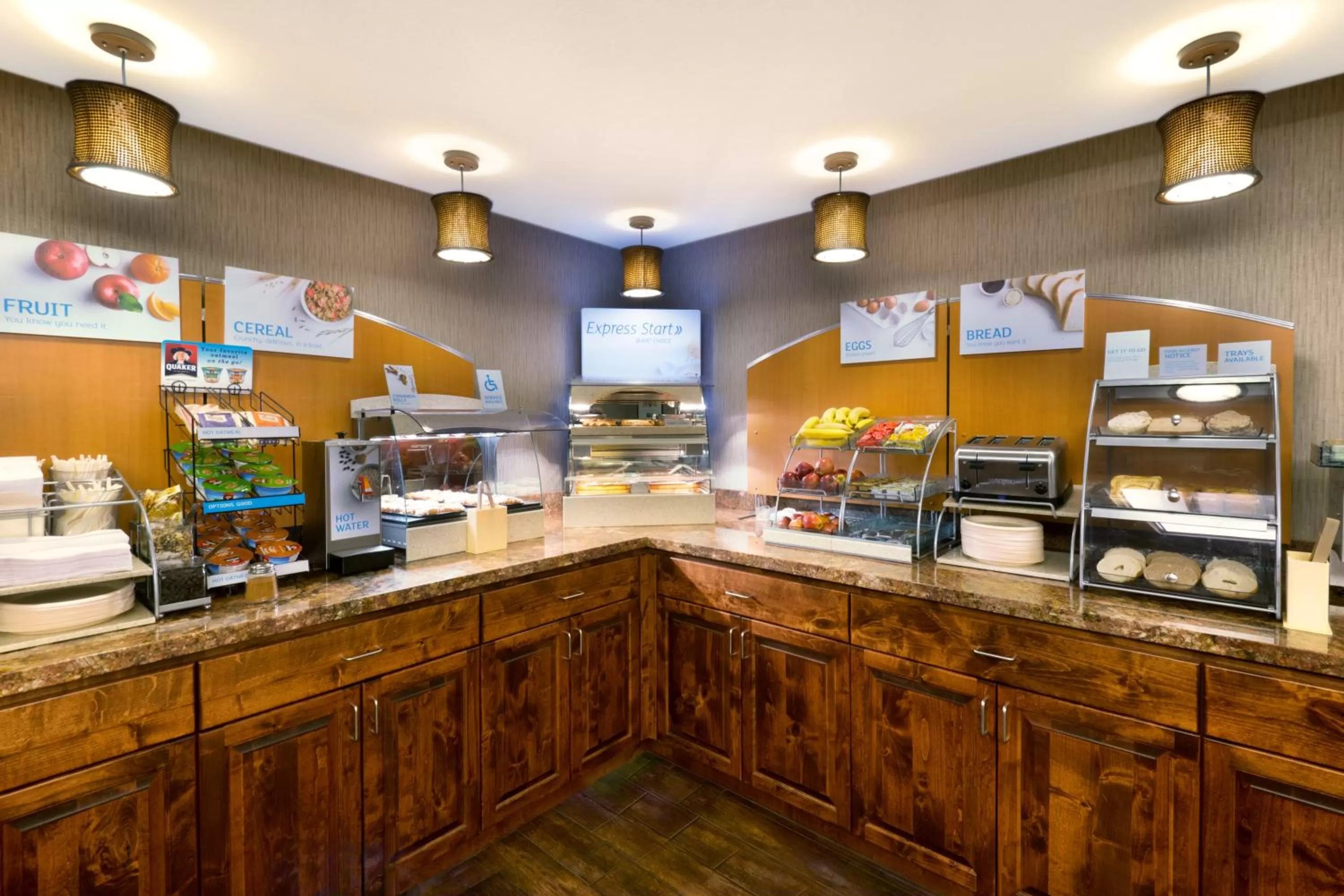 Breakfast in Holiday Inn Express Show Low by IHG