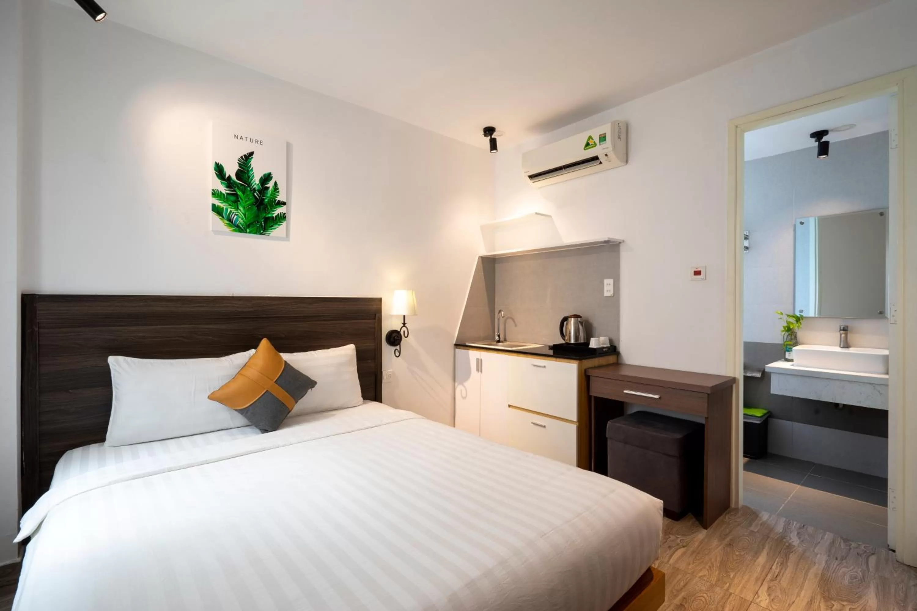 Bed in La Airport Tan Binh Hotel