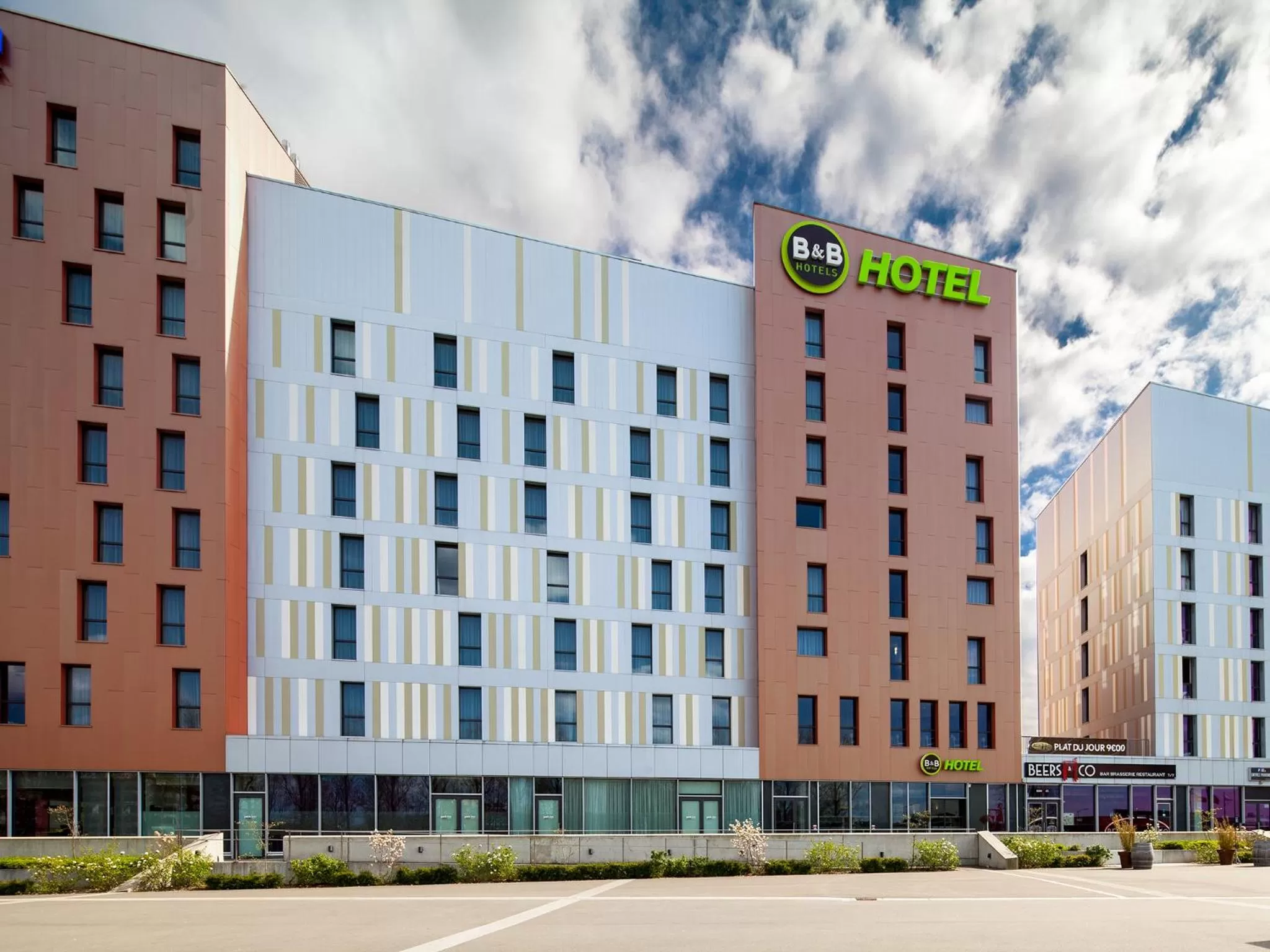 Facade/entrance in B&B HOTEL Lille Grand Stade