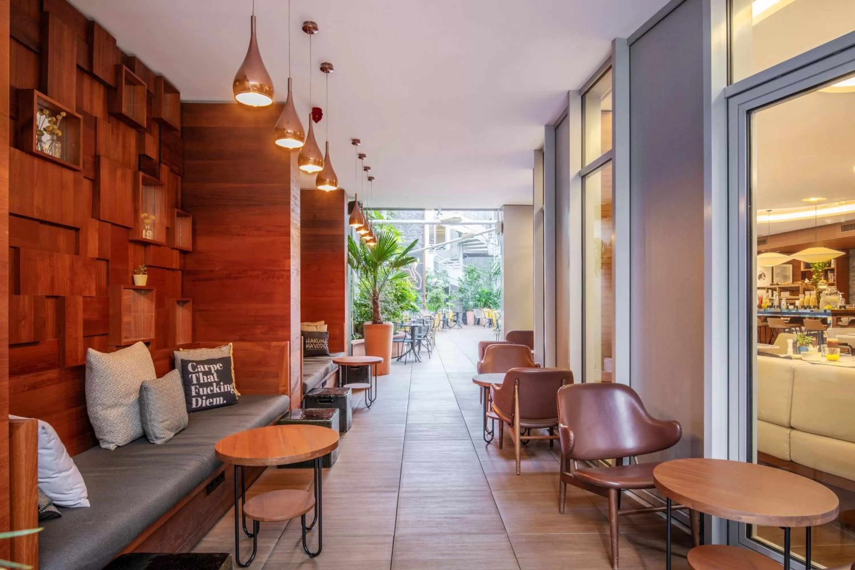 Restaurant/places to eat in Renaissance Paris Republique Hotel & Spa