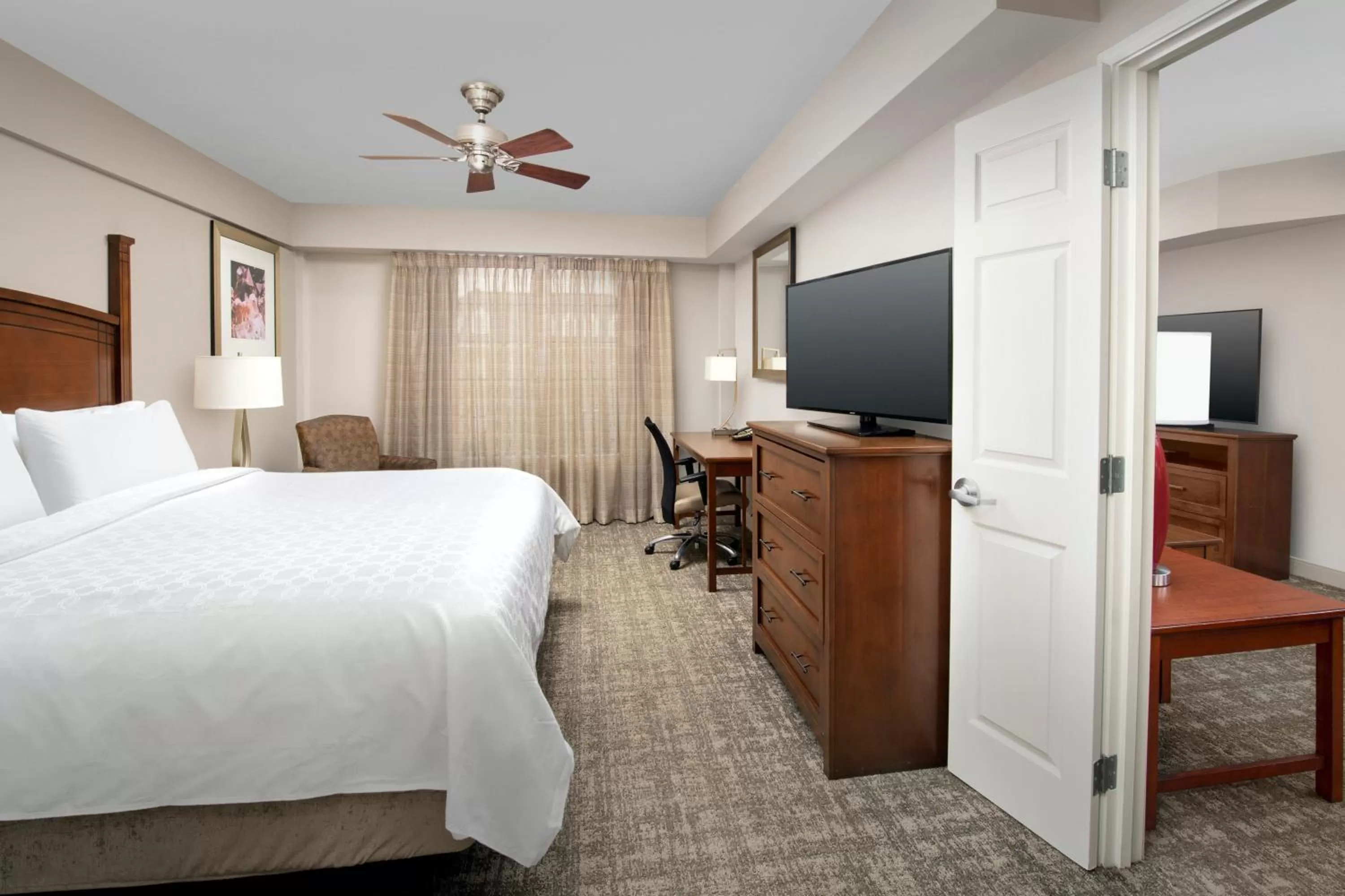 Photo of the whole room, Bed in Staybridge Suites Columbia by IHG