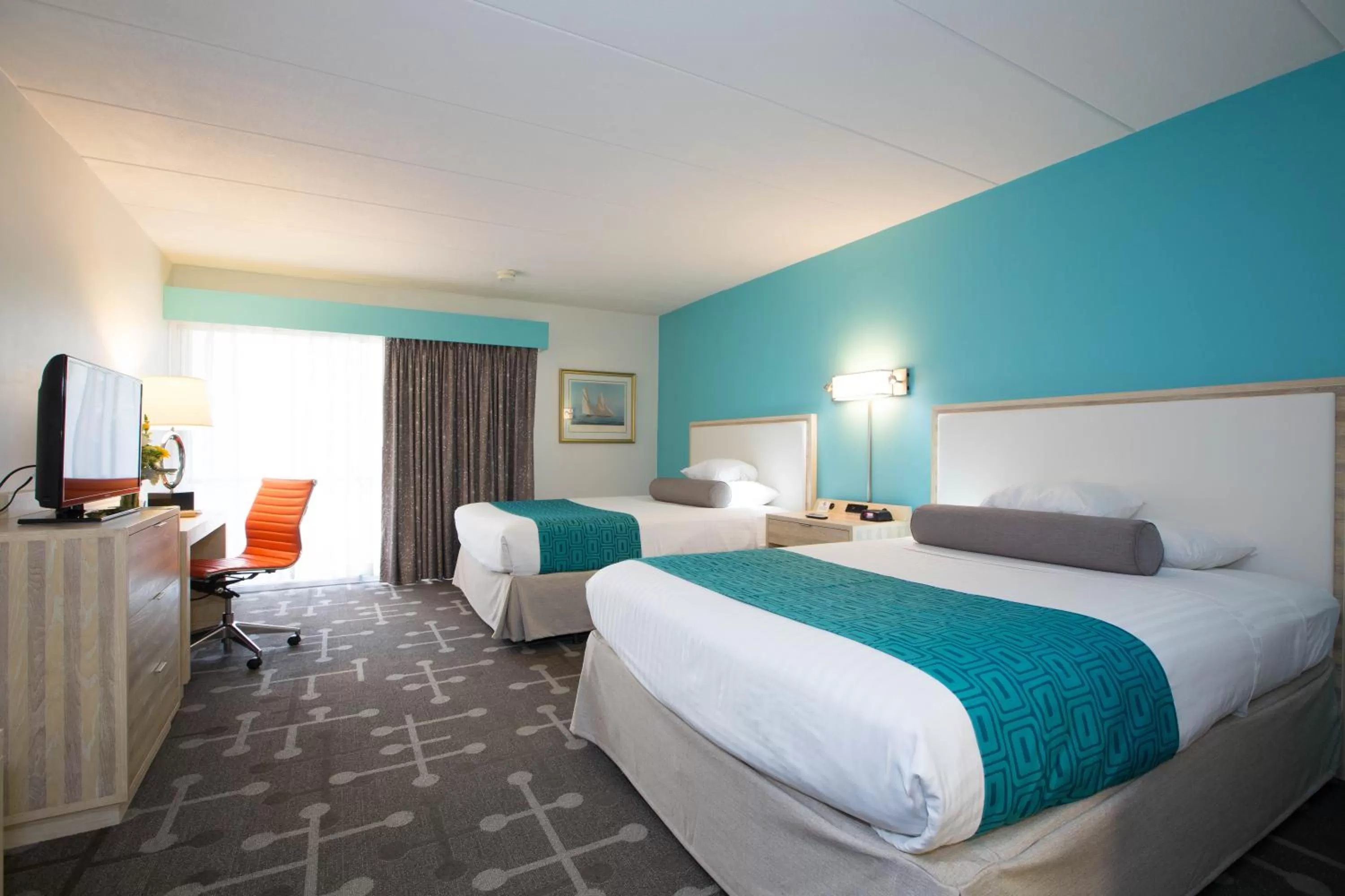 Photo of the whole room, Bed in Howard Johnson by Wyndham Mystic