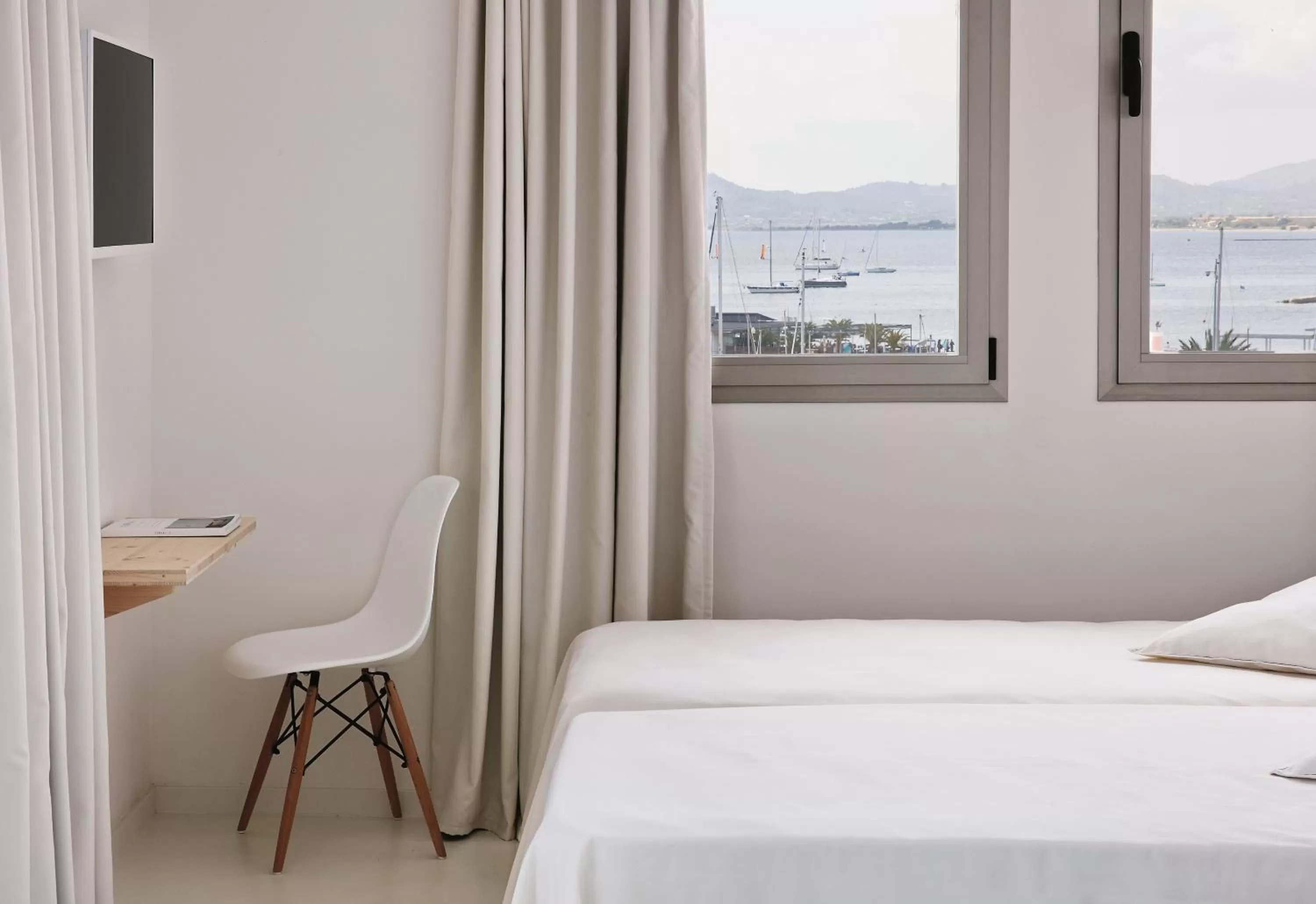 Sea view, Bed in Hotel Eolo