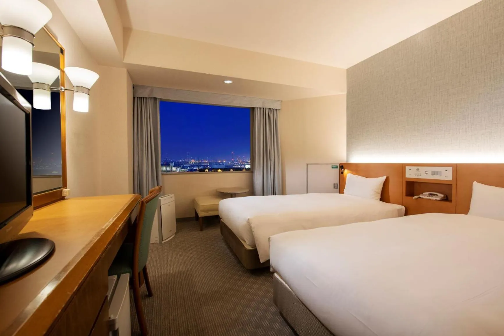 Photo of the whole room, Bed in Miyako Hotel Amagasaki