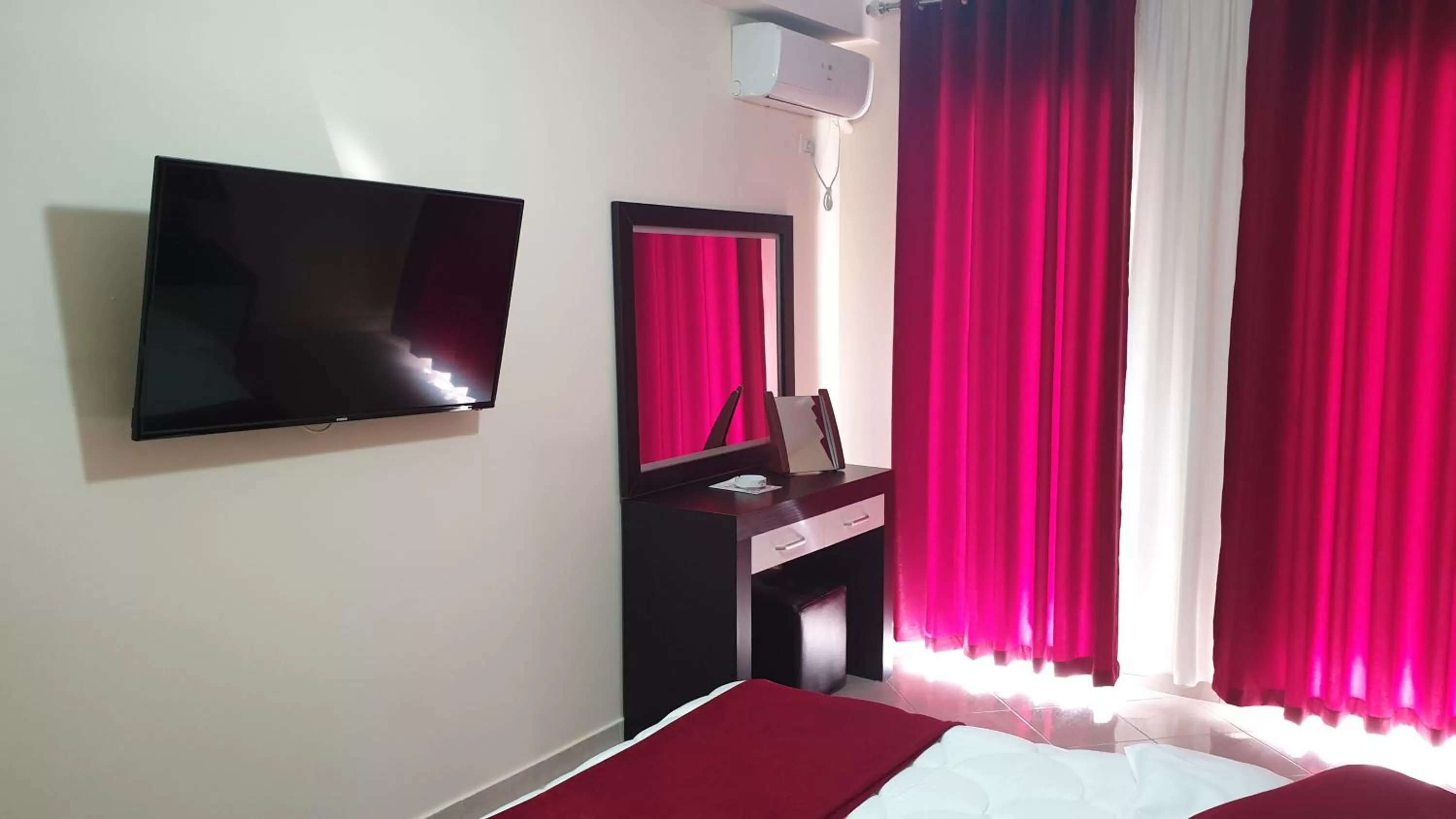 Communal lounge/ TV room in Haris Hotel