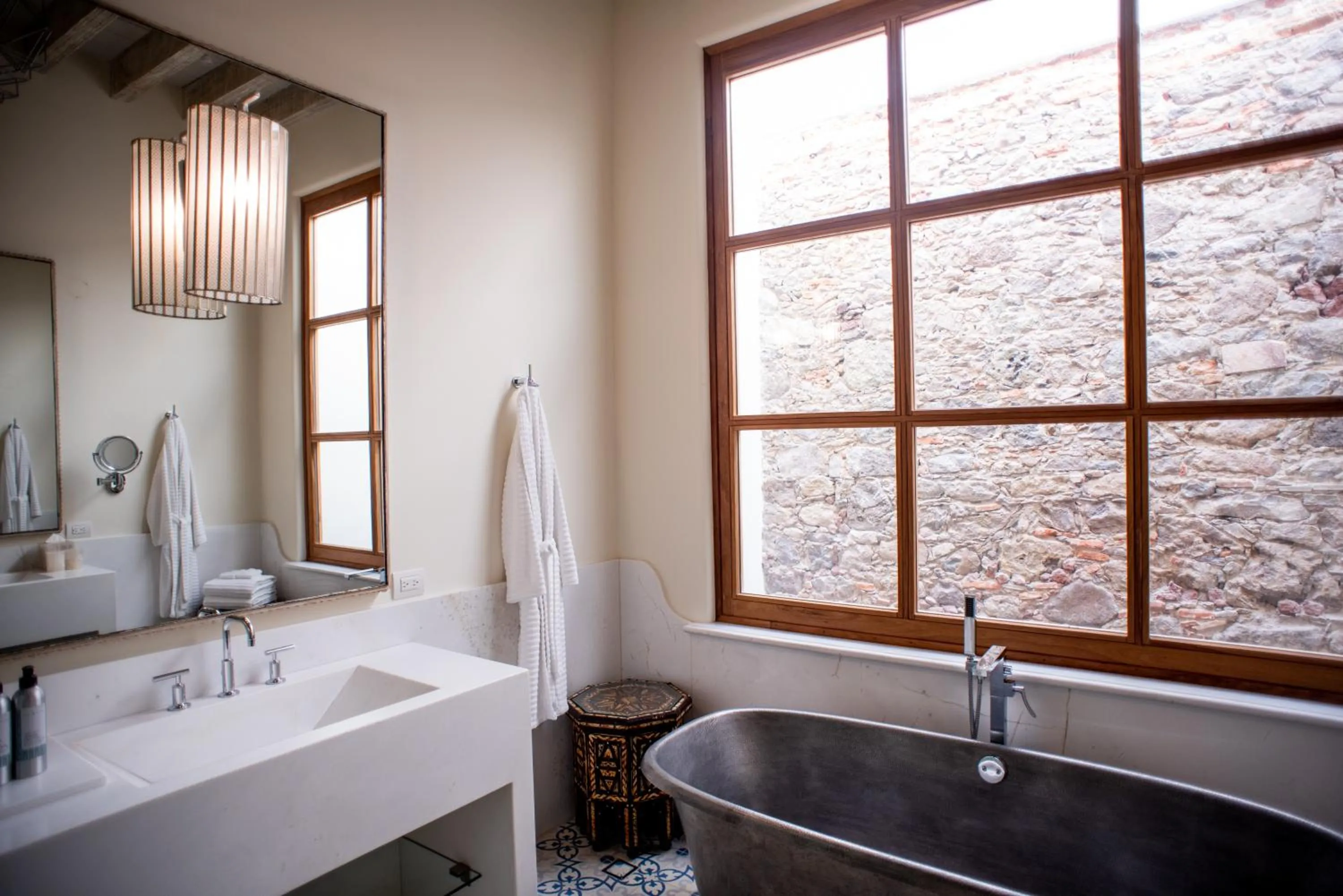 Bathroom in Hotel Casa Blanca 7