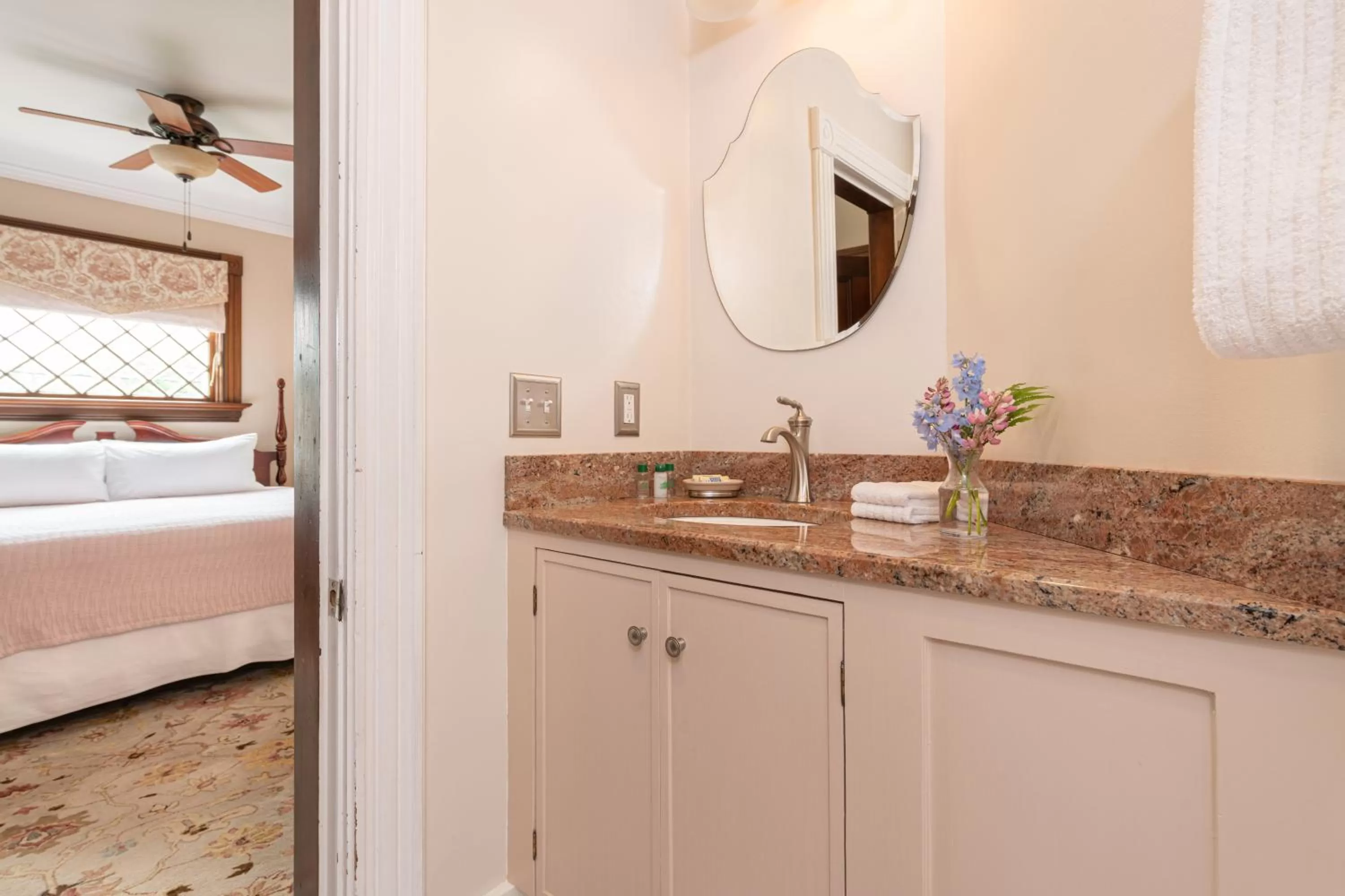 Bed in Sinclair Inn Bed & Breakfast