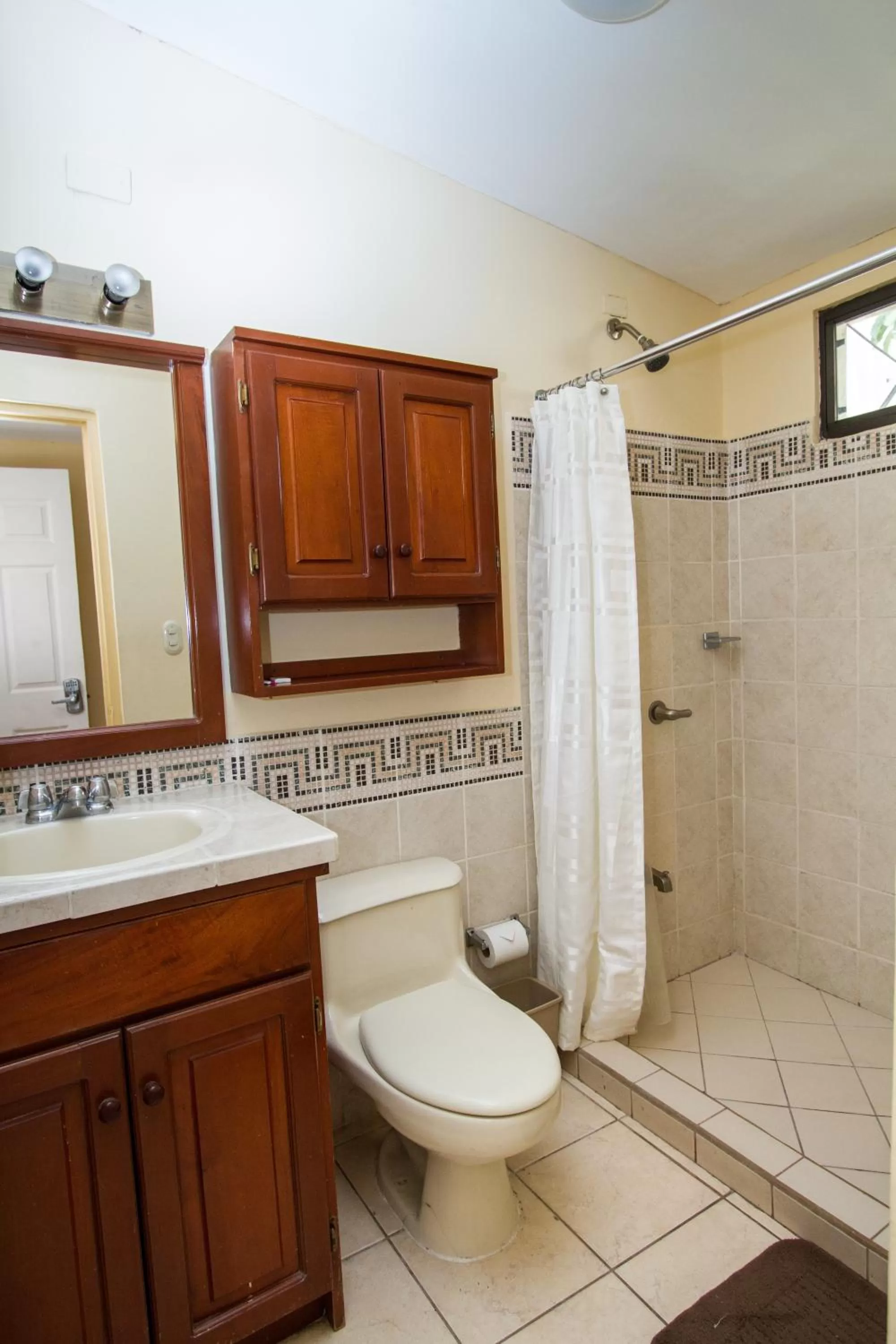 Shower in Hotel Colibri