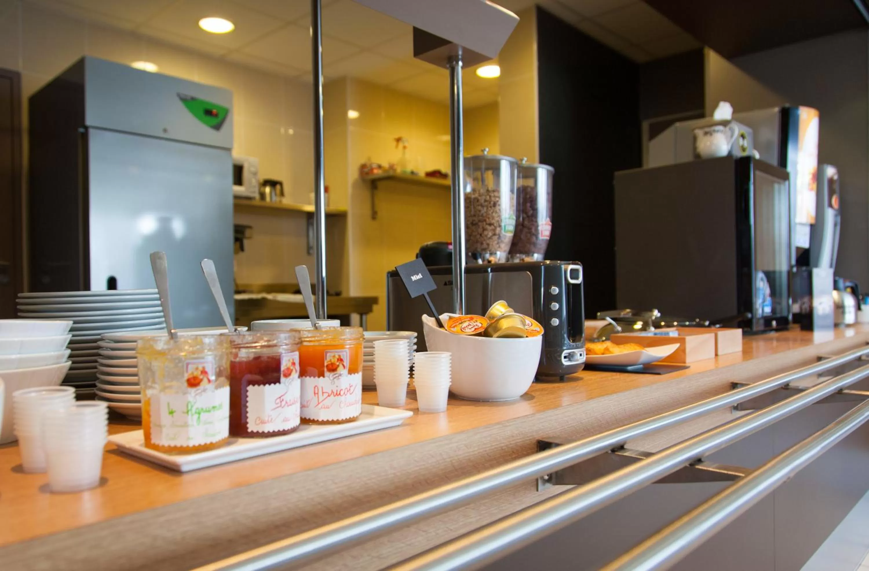 Food in B&B HOTEL Auray Carnac