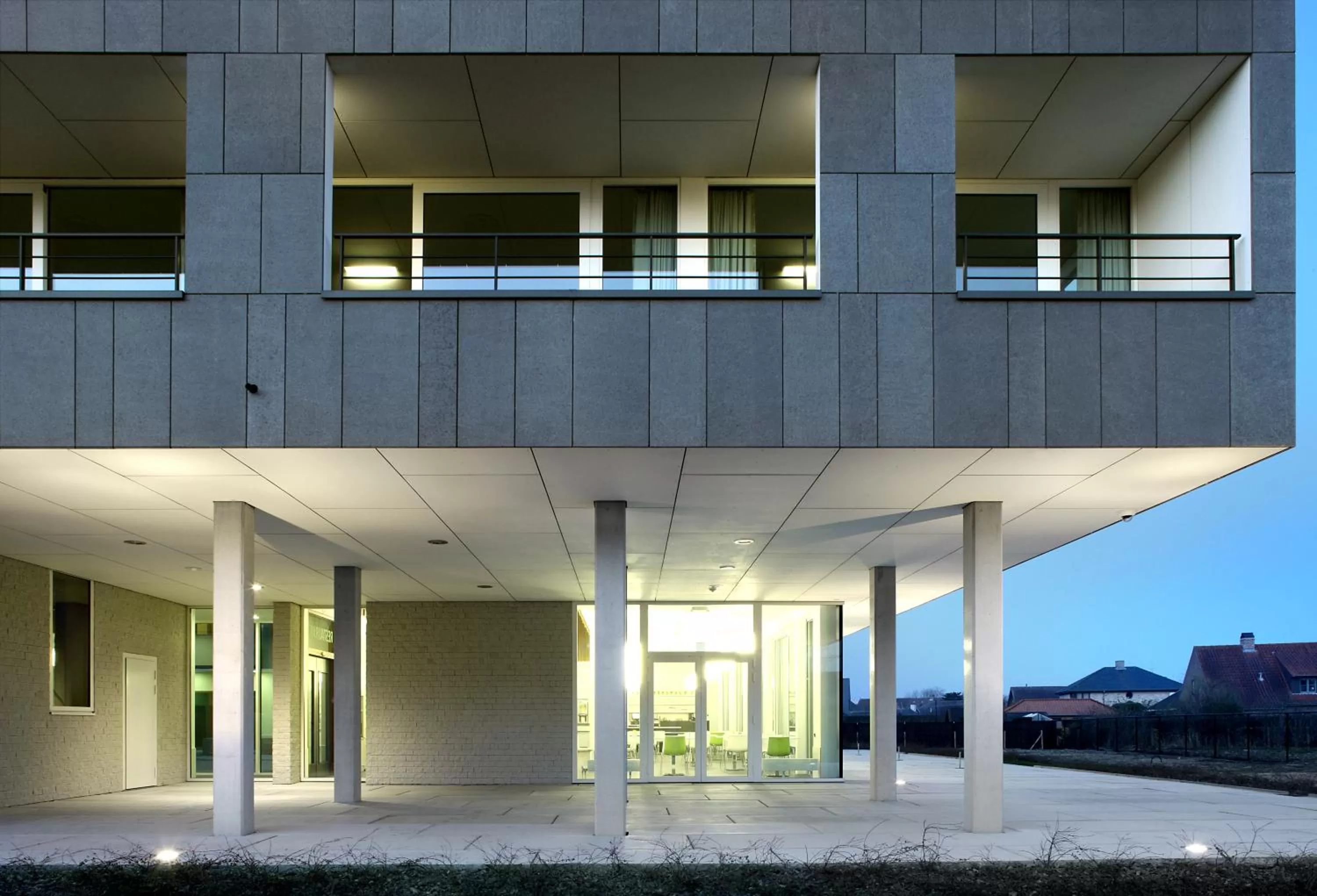 Facade/entrance in Hotel Middelpunt - Gratis Parking - Ontbijt inbegrepen! Nieuwjaarsbrunch 01 januari, op 31 december restaurant gesloten