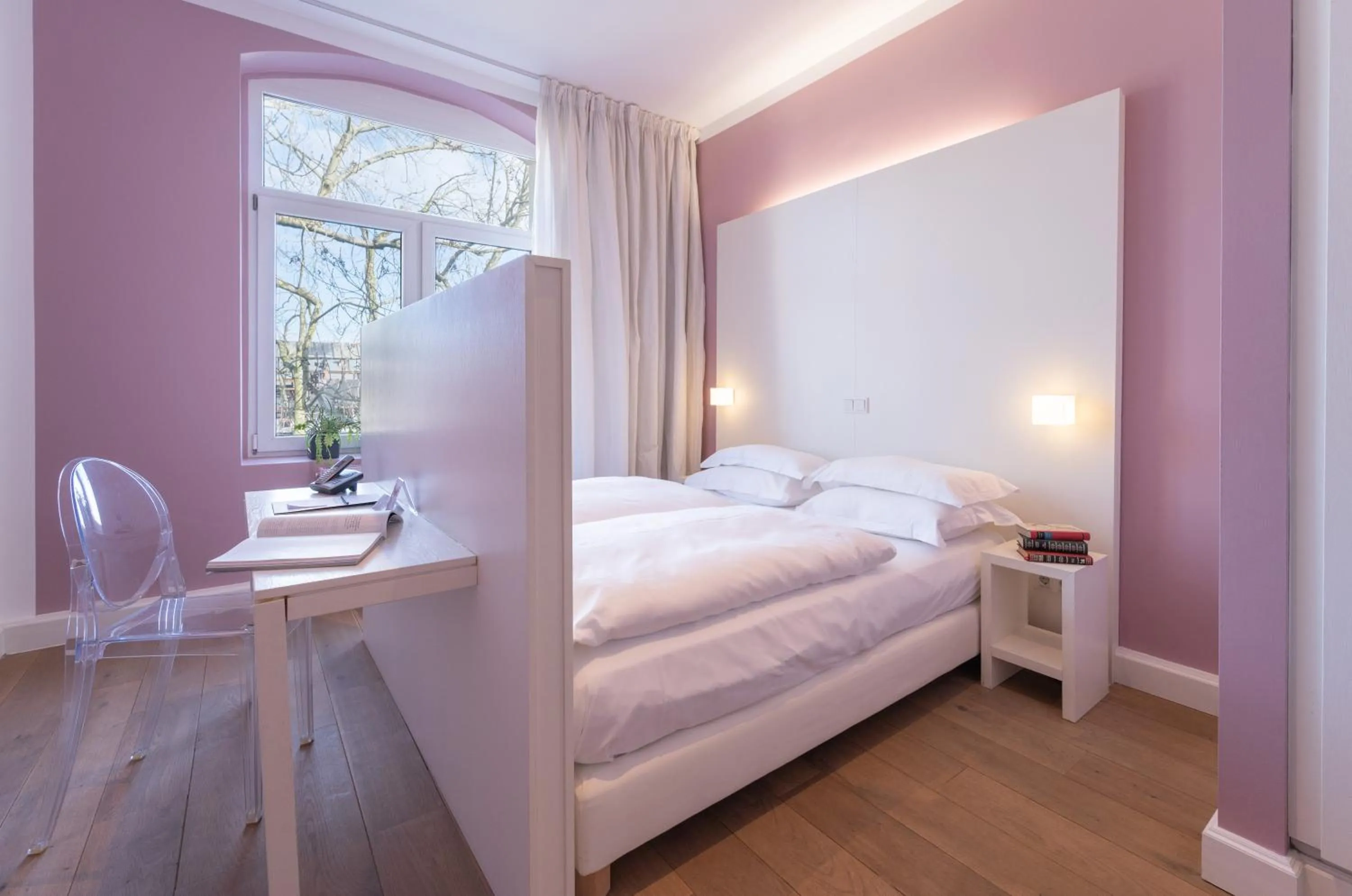 Bed in The New Yorker Hotel Köln-Messe