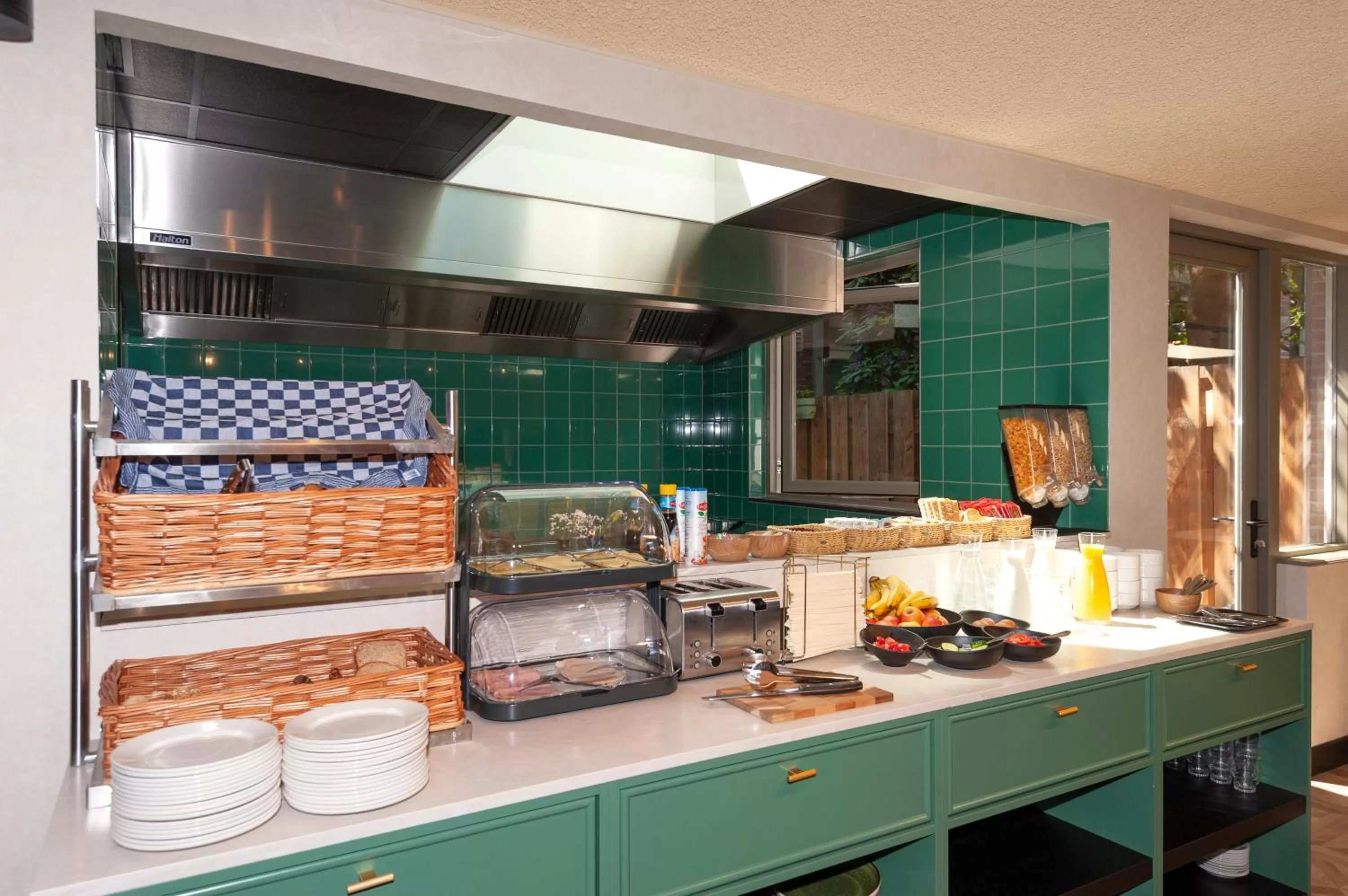 Buffet breakfast in Hotel Nicolaas Witsen