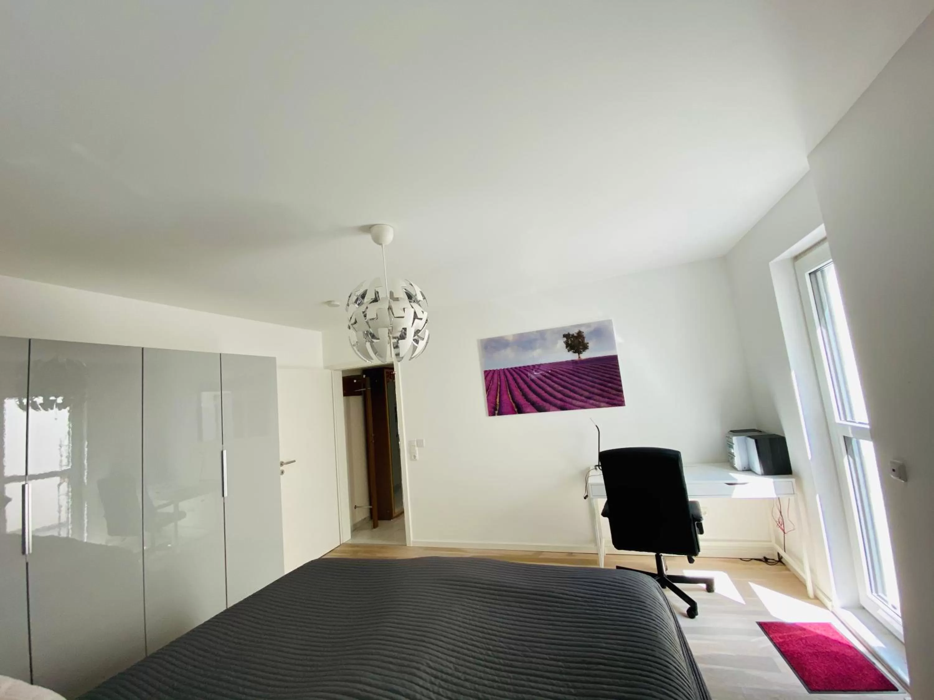 Bedroom, Bed in Moderne Wohnung im Rhein-Main-Gebiet