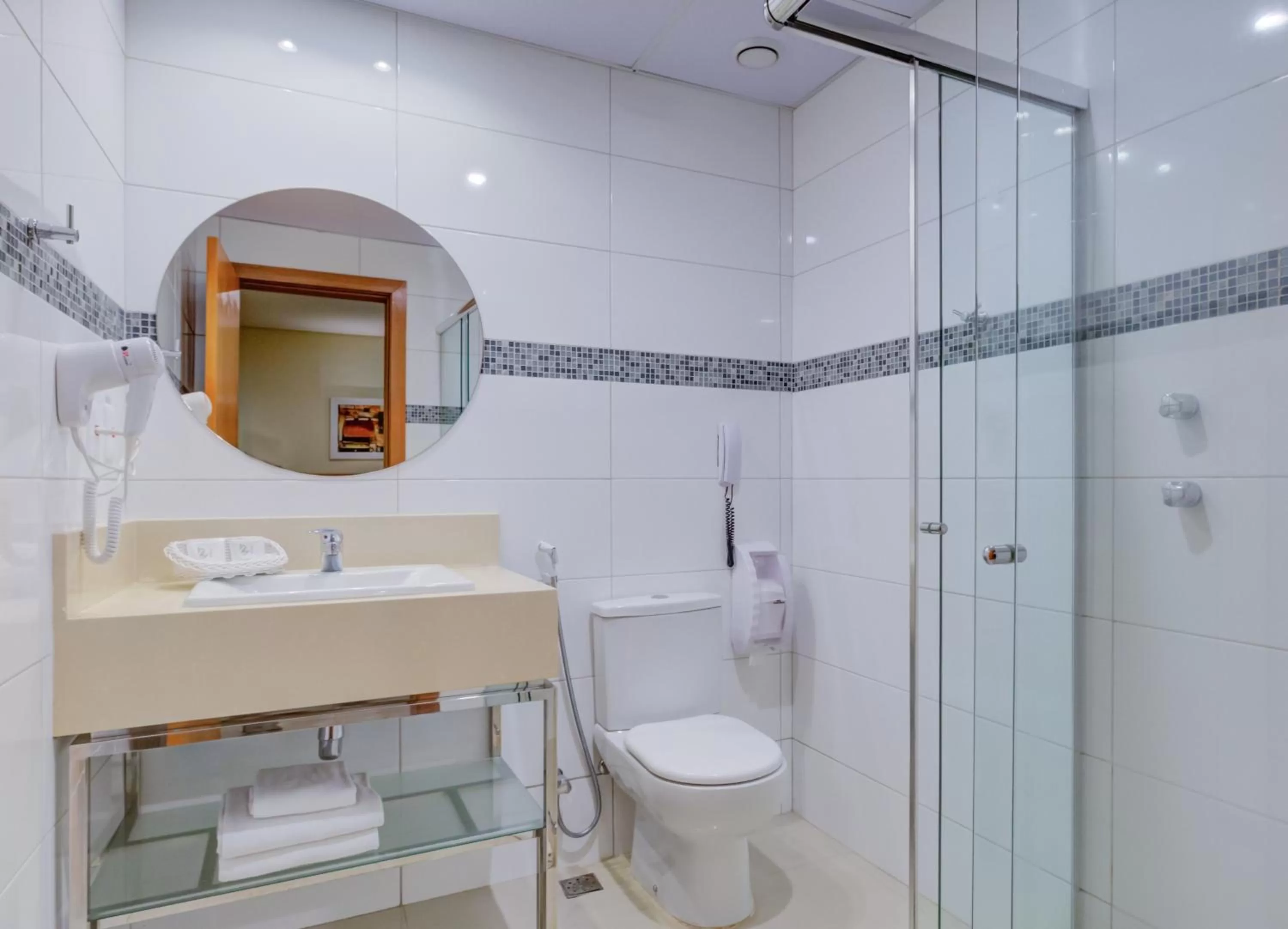 Shower in Rio Aeroporto Hotel Galeão