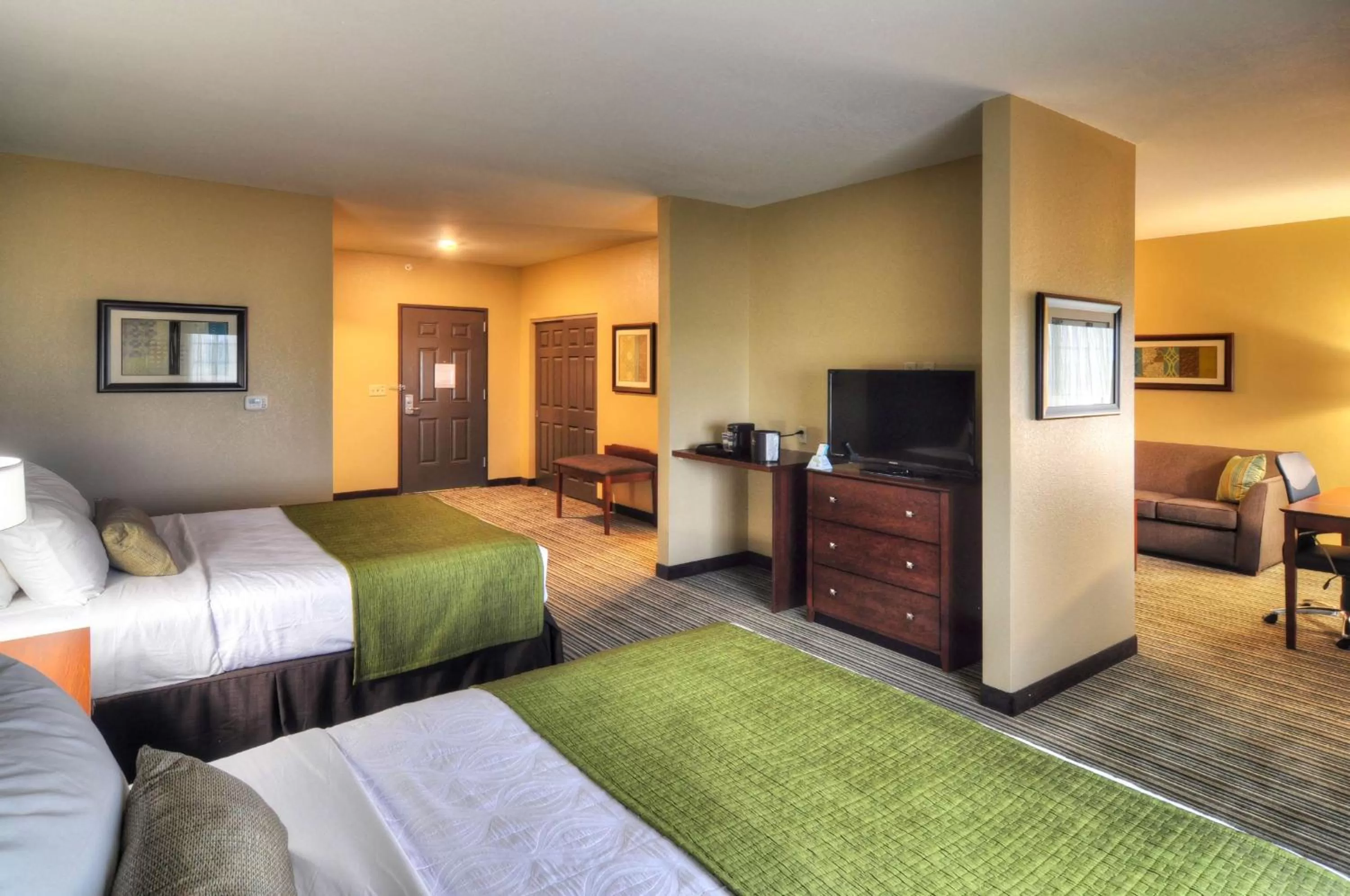 Bedroom, Bed in Best Western Plus Patterson Park Inn
