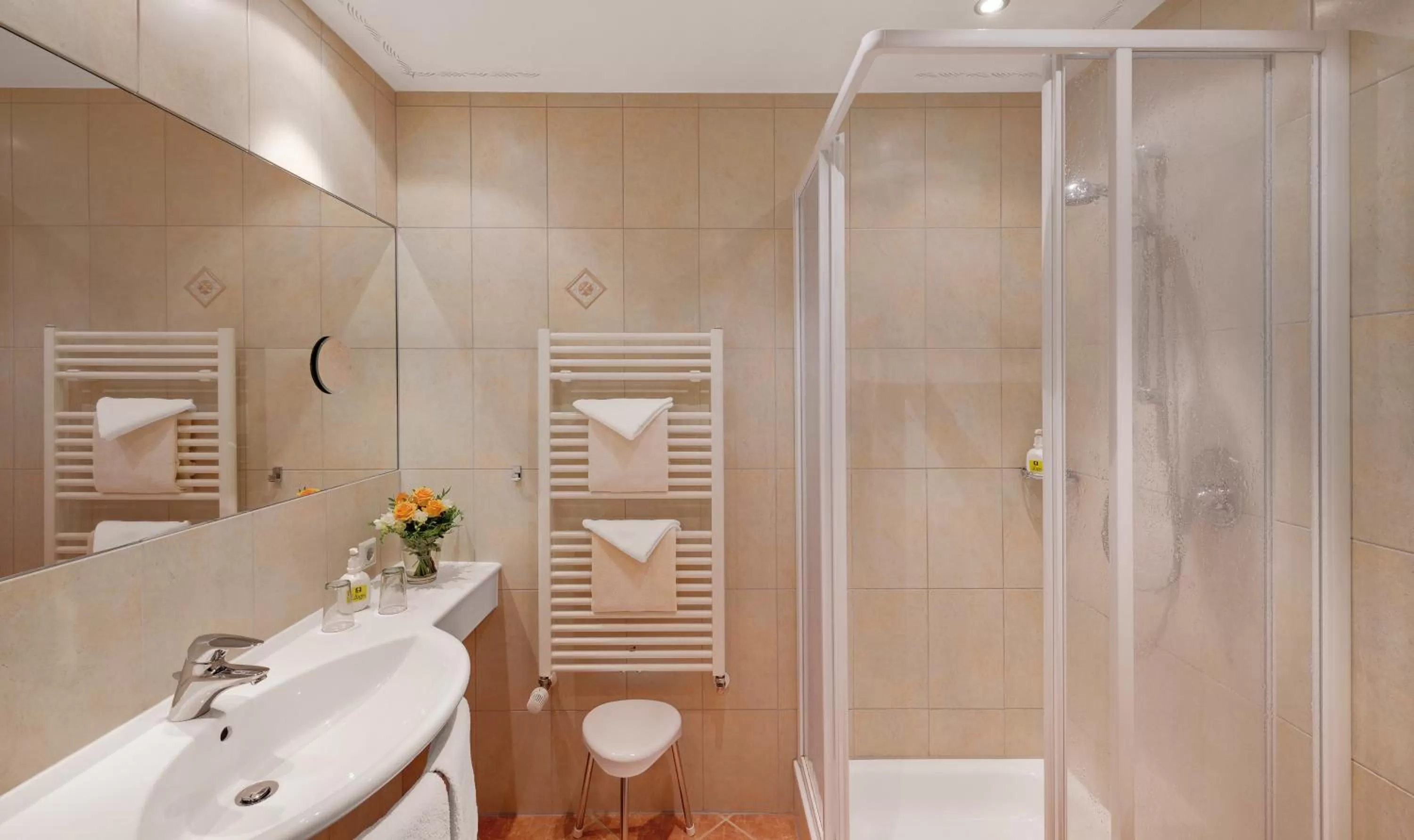 Bathroom in Pfalzhotel Asselheim