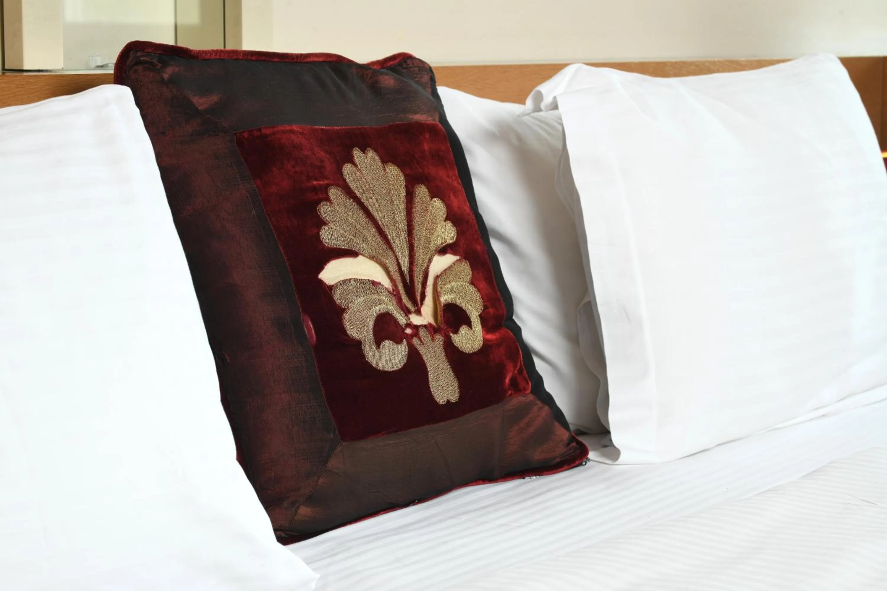 Photo of the whole room, Bed in Ansen Hotel and Suites