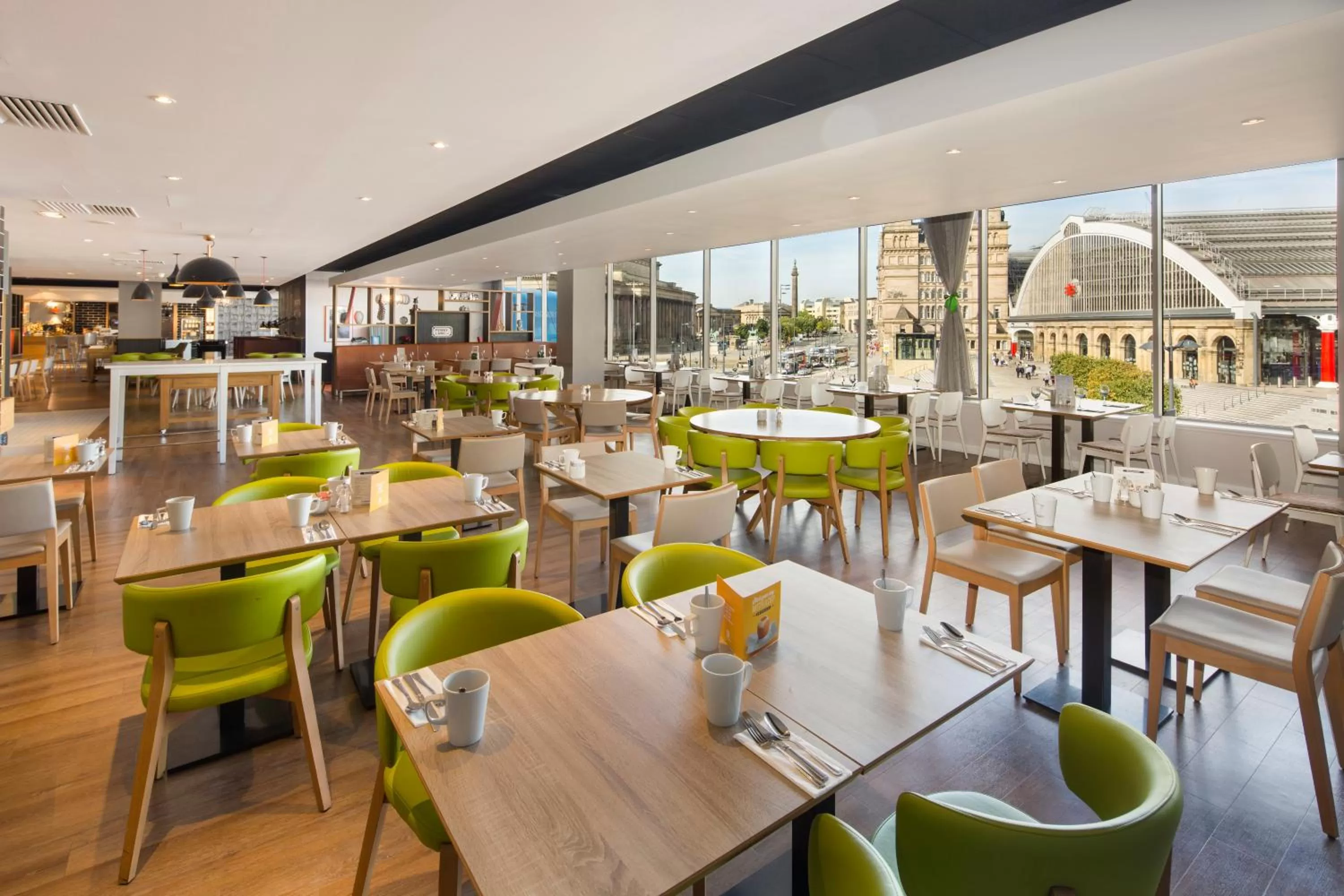 Restaurant/places to eat in Holiday Inn Liverpool City Centre by IHG