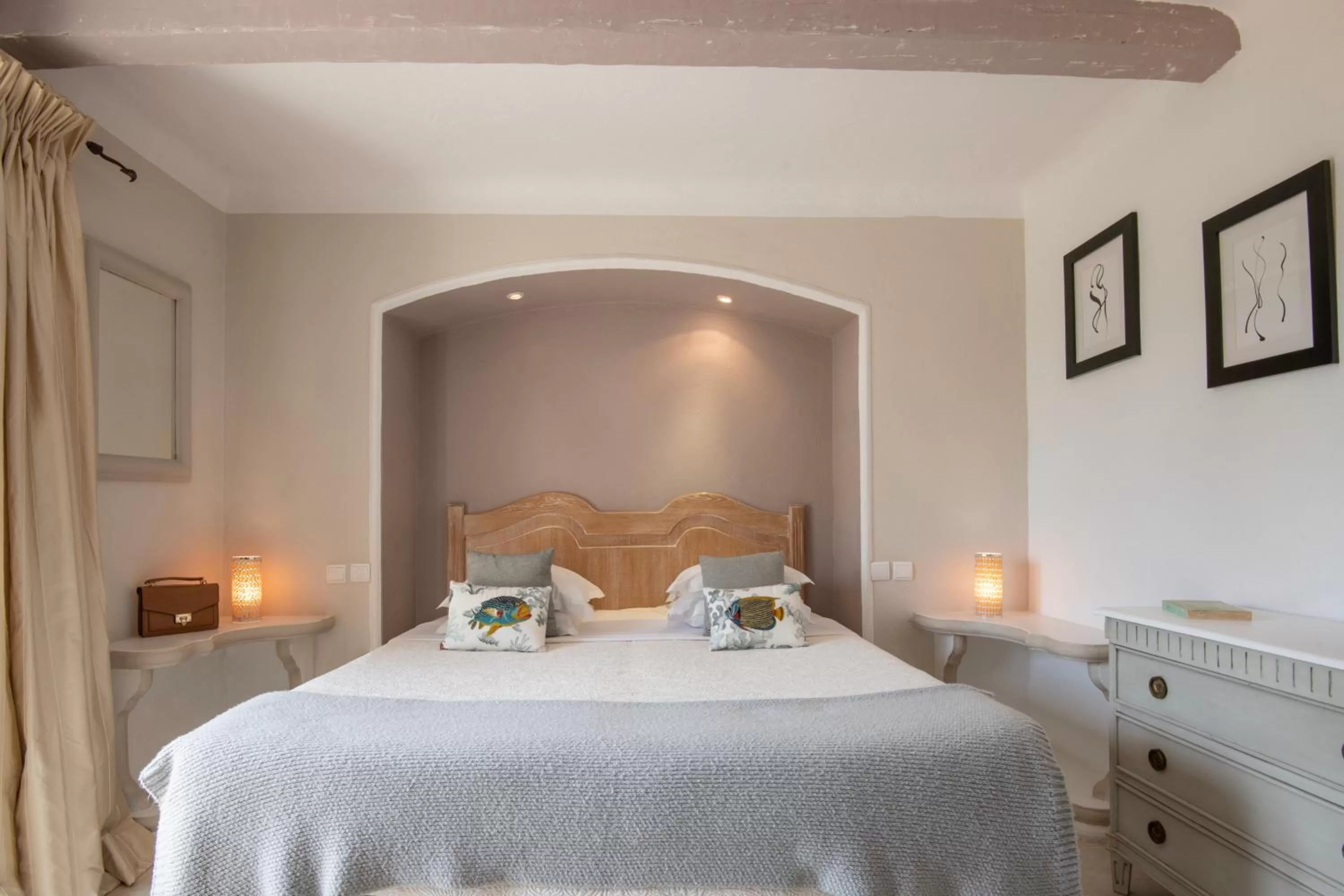 Bedroom, Bed in Hotel Les Messugues