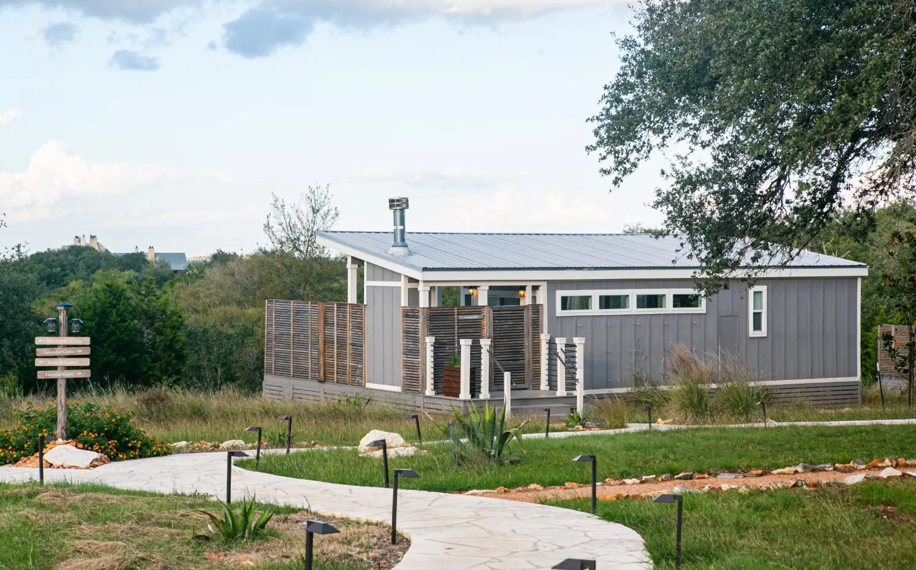 Deluxe King Room in Sage Hill Inn & Spa Deluxe King Room in Sage Hill Inn & Spa