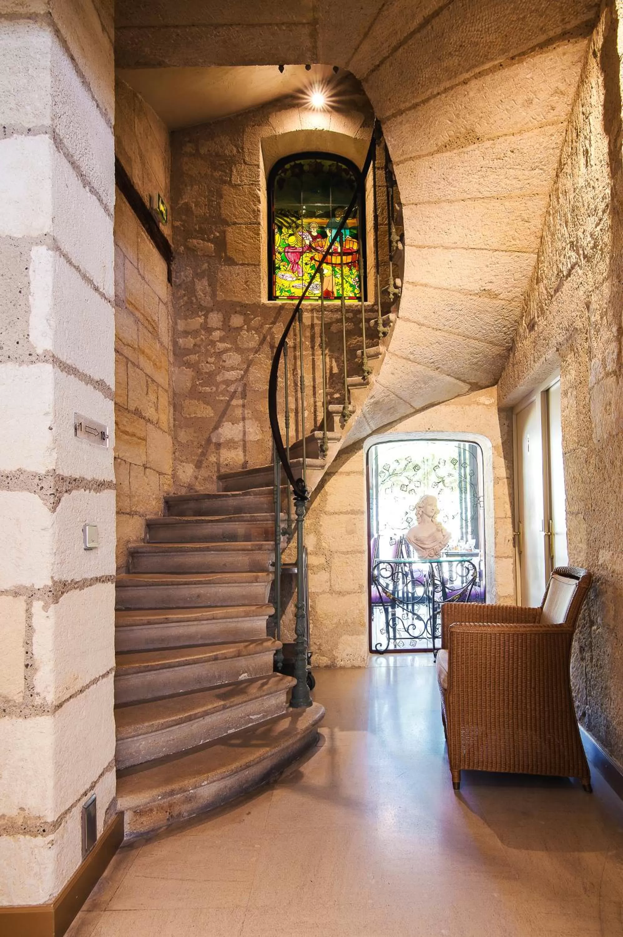 Lobby or reception in Hôtel Au Logis des Remparts