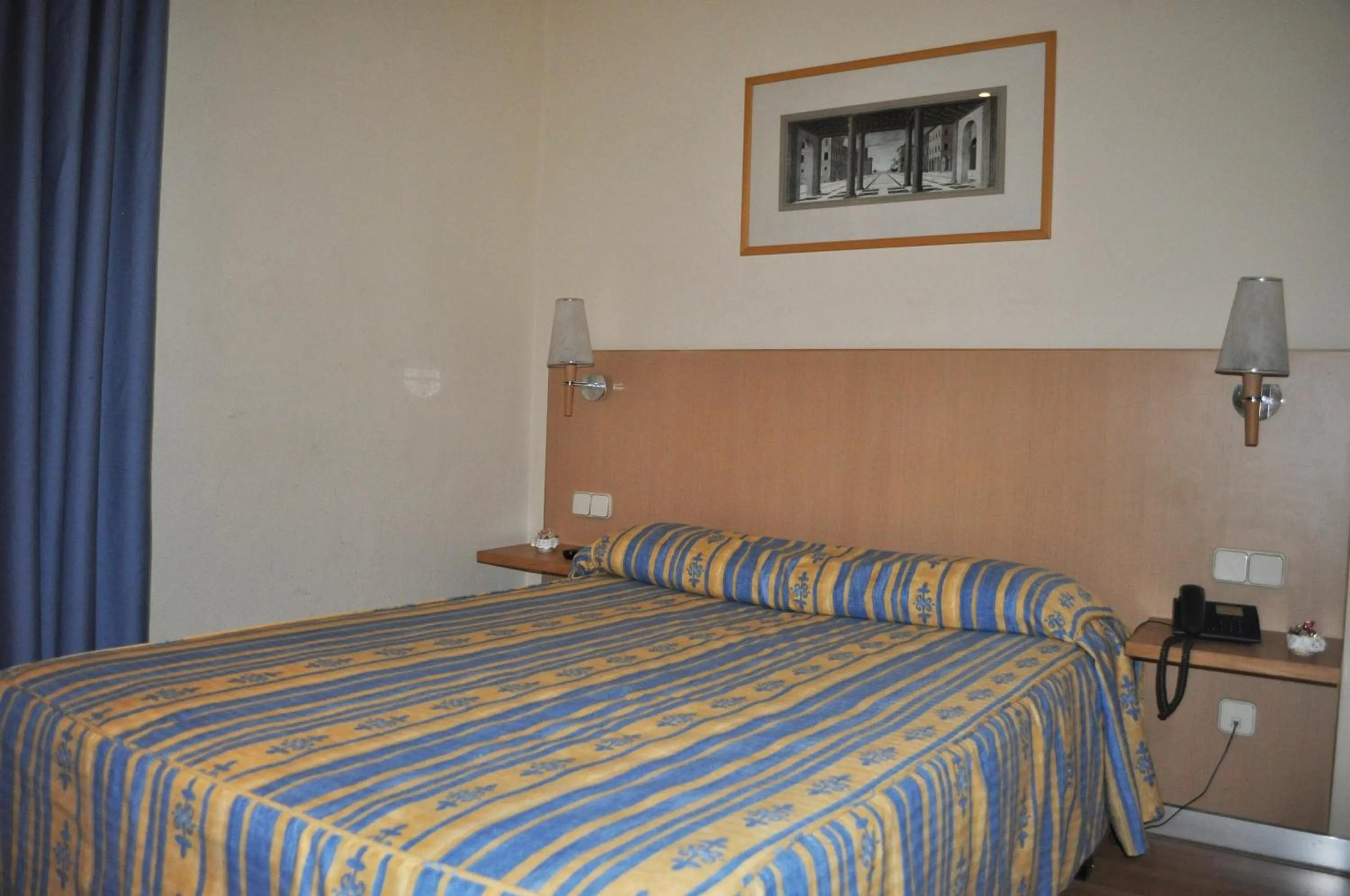 Bed in Hotel España