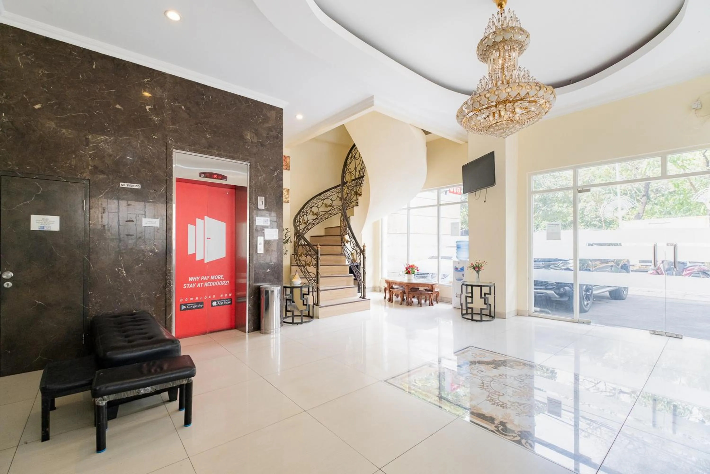 Property building in RedDoorz Plus @ Cideng Barat