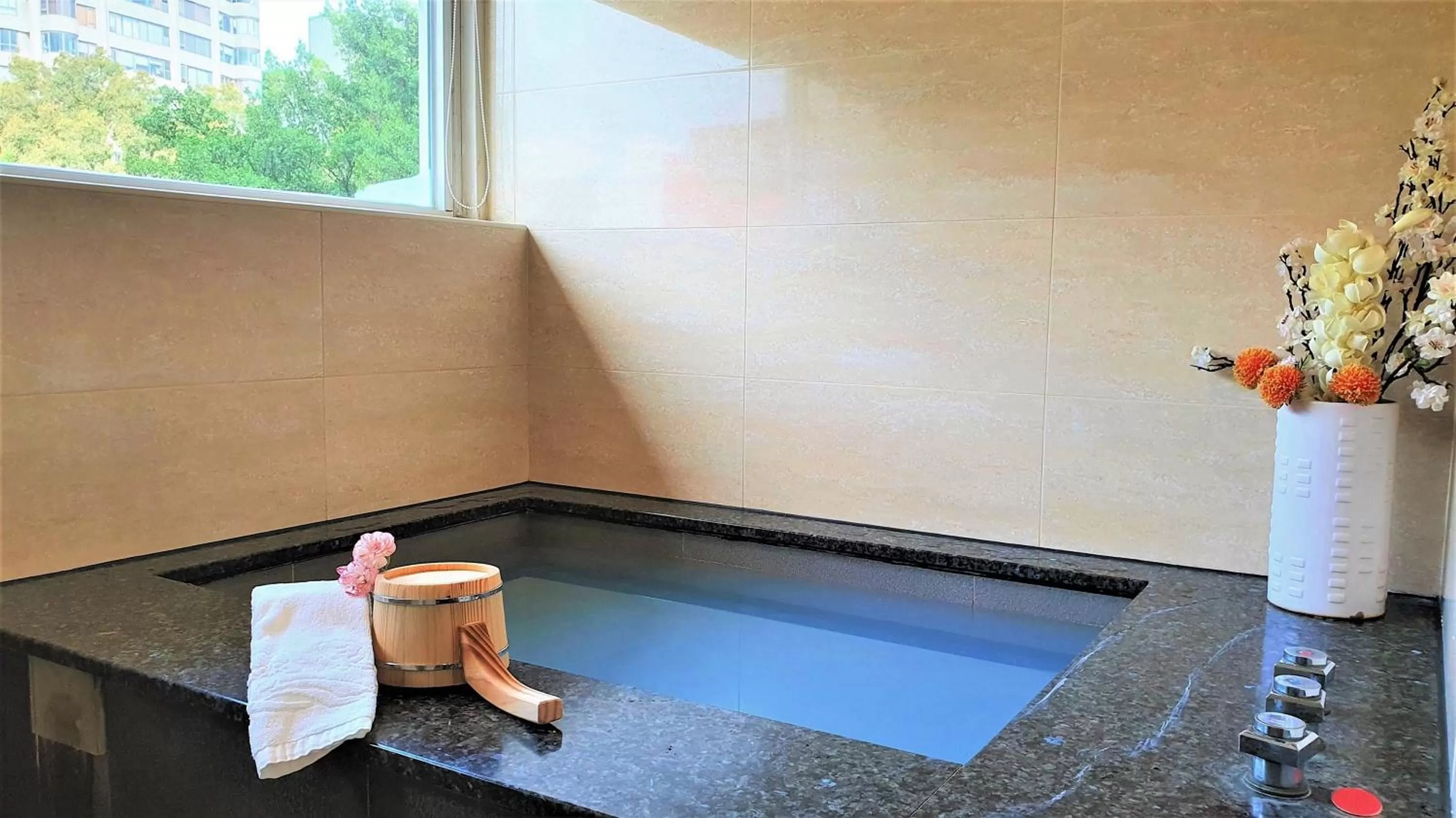 Bath in Chyuan Du Spring Resort