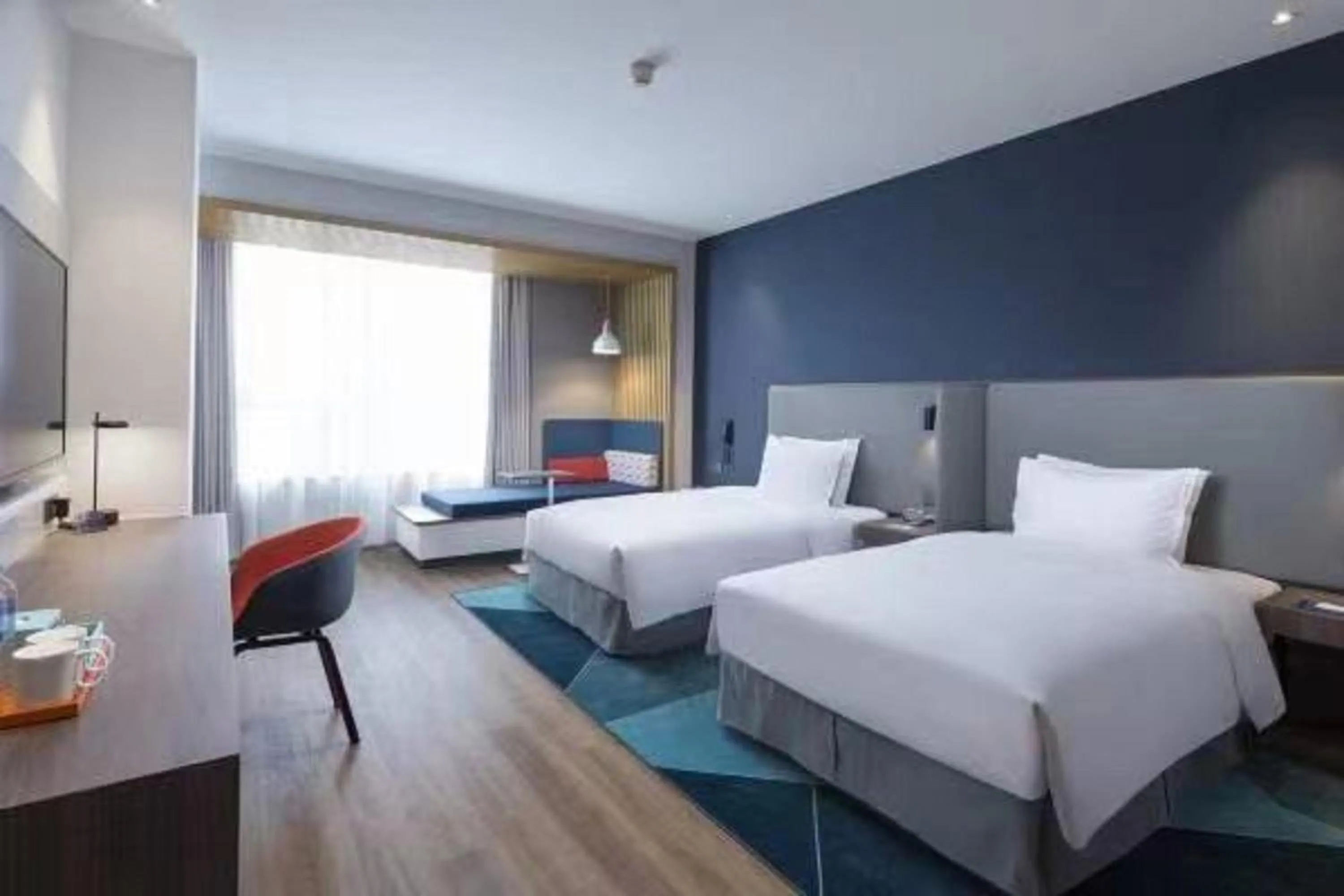 Photo of the whole room, Bed in Holiday Inn Express - Wuhan Optical Valley by IHG