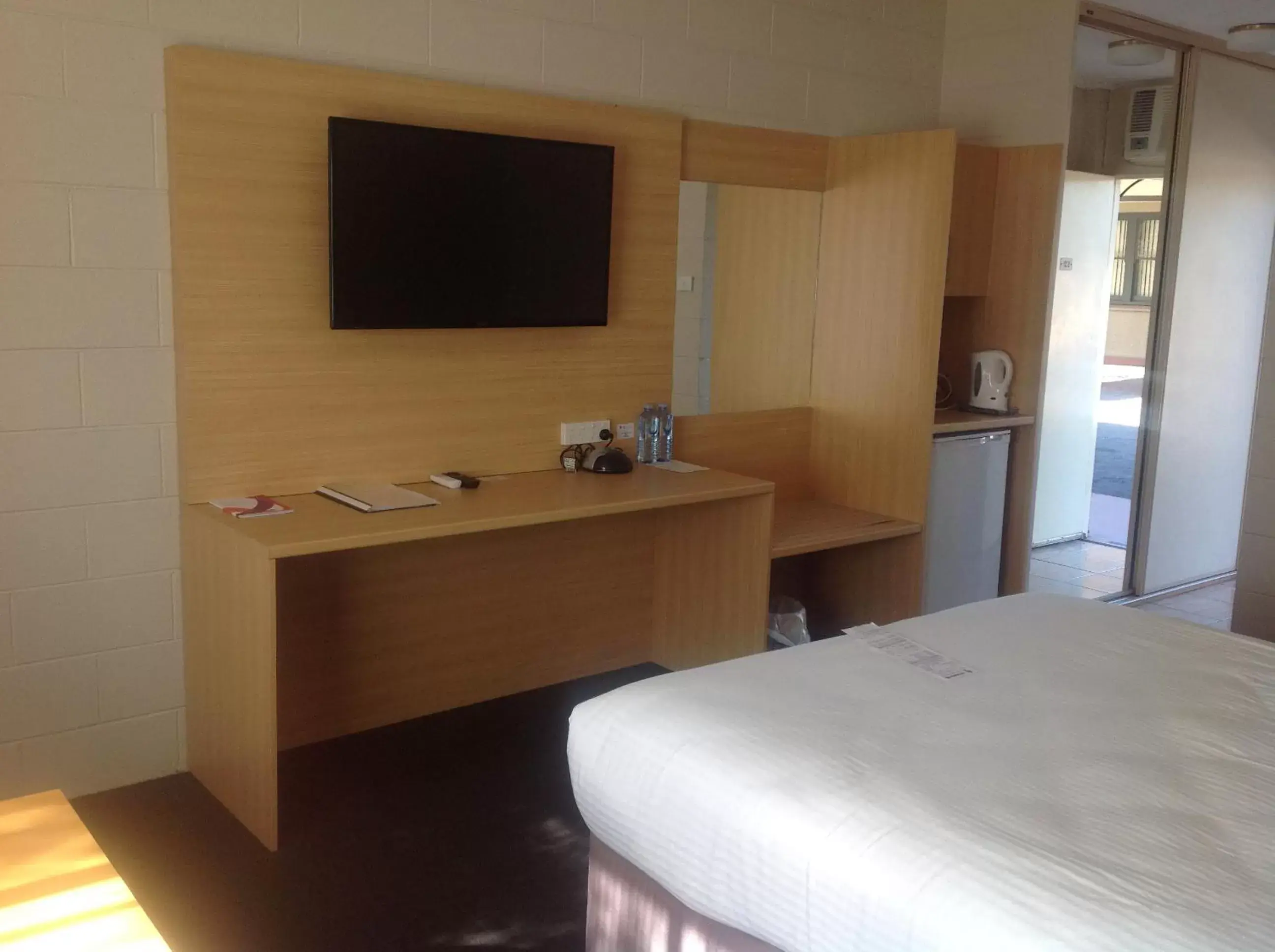 Queen Room with Garden View in Foreshore Motor Inn Queen Room with Garden View in Foreshore Motor Inn