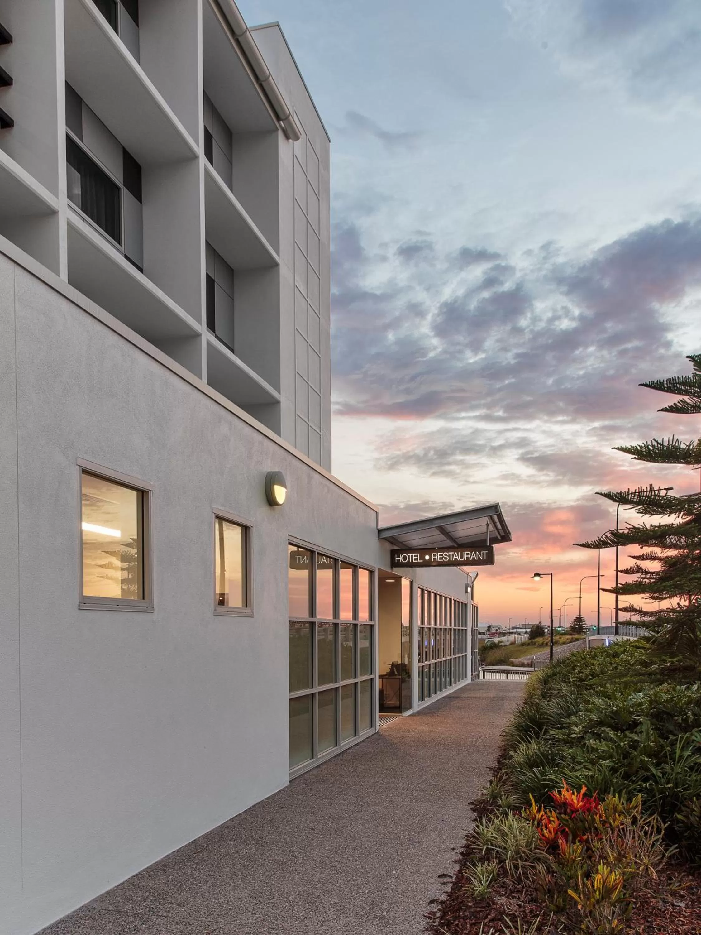 Facade/entrance in Mercure Sunshine Coast Kawana Waters