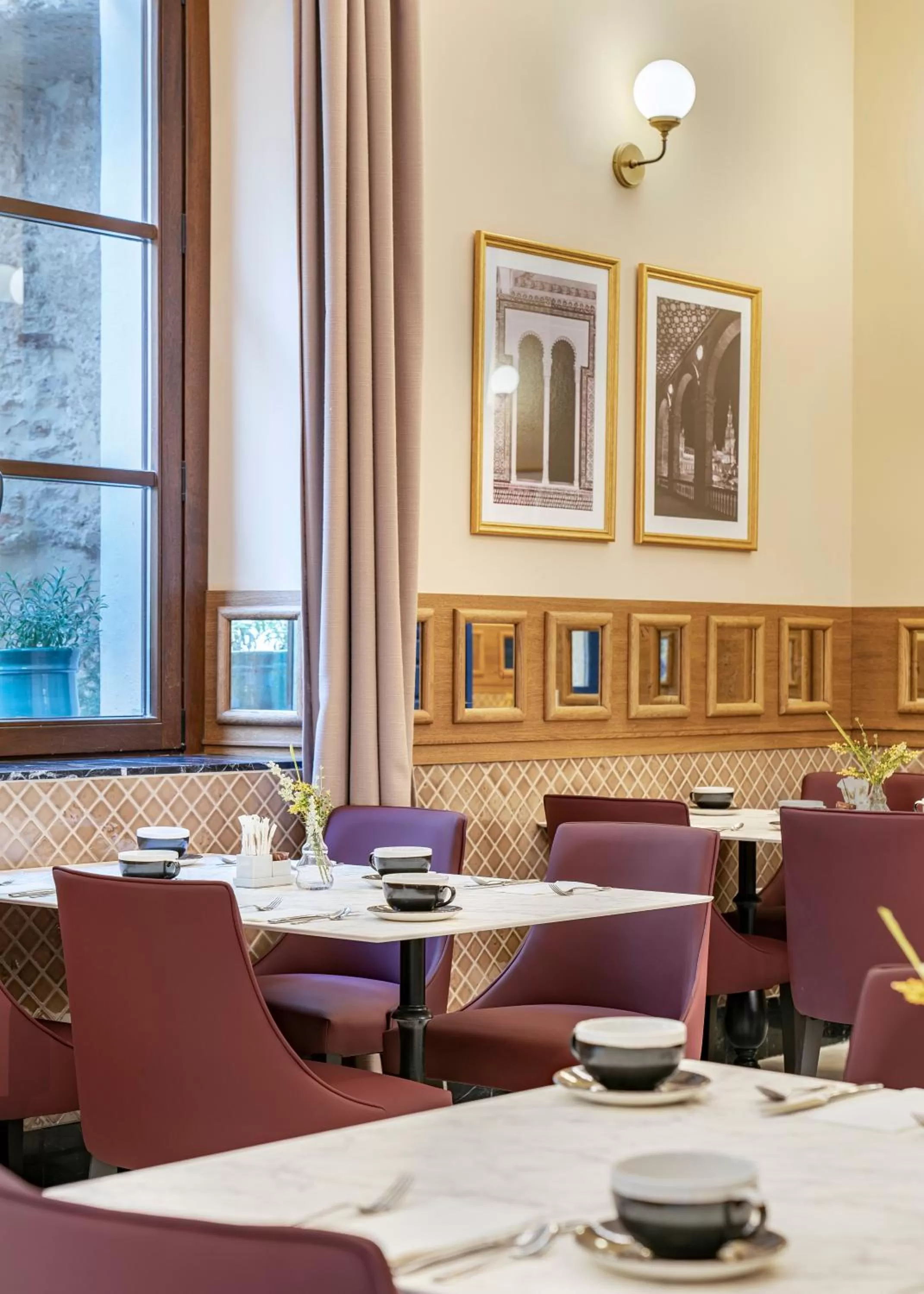 Restaurant/places to eat in Vincci Molviedro