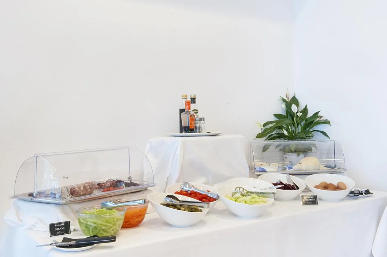 Food and drinks in Modica Beach Resort