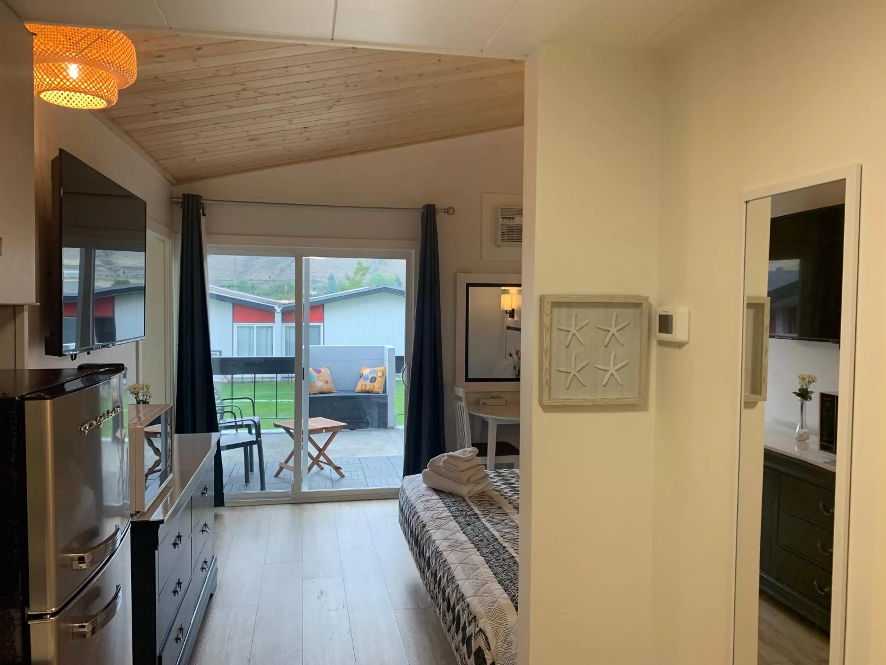 Living room in Destination Inn Cache Creek