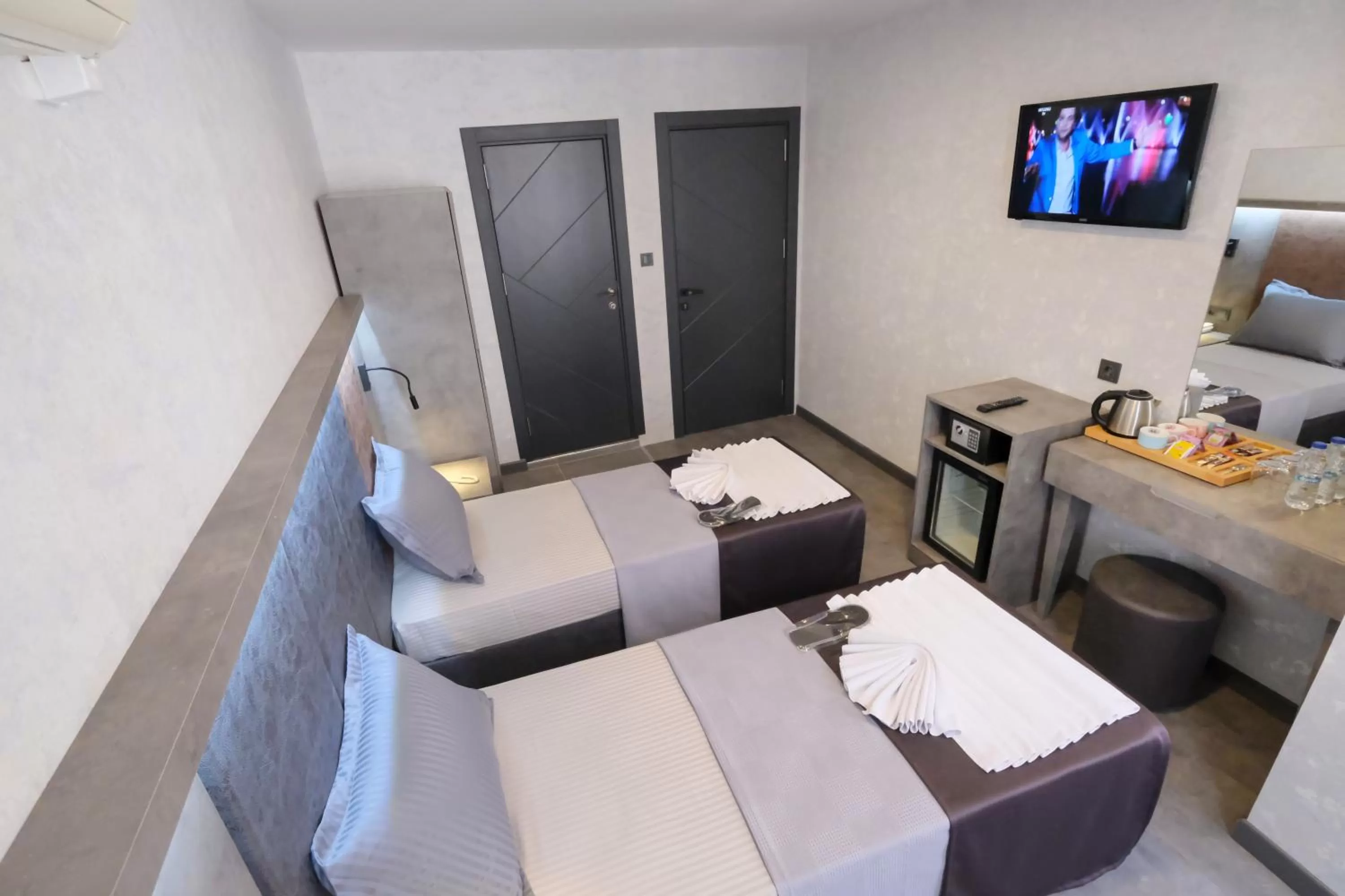 Bed in The Queen Hotel