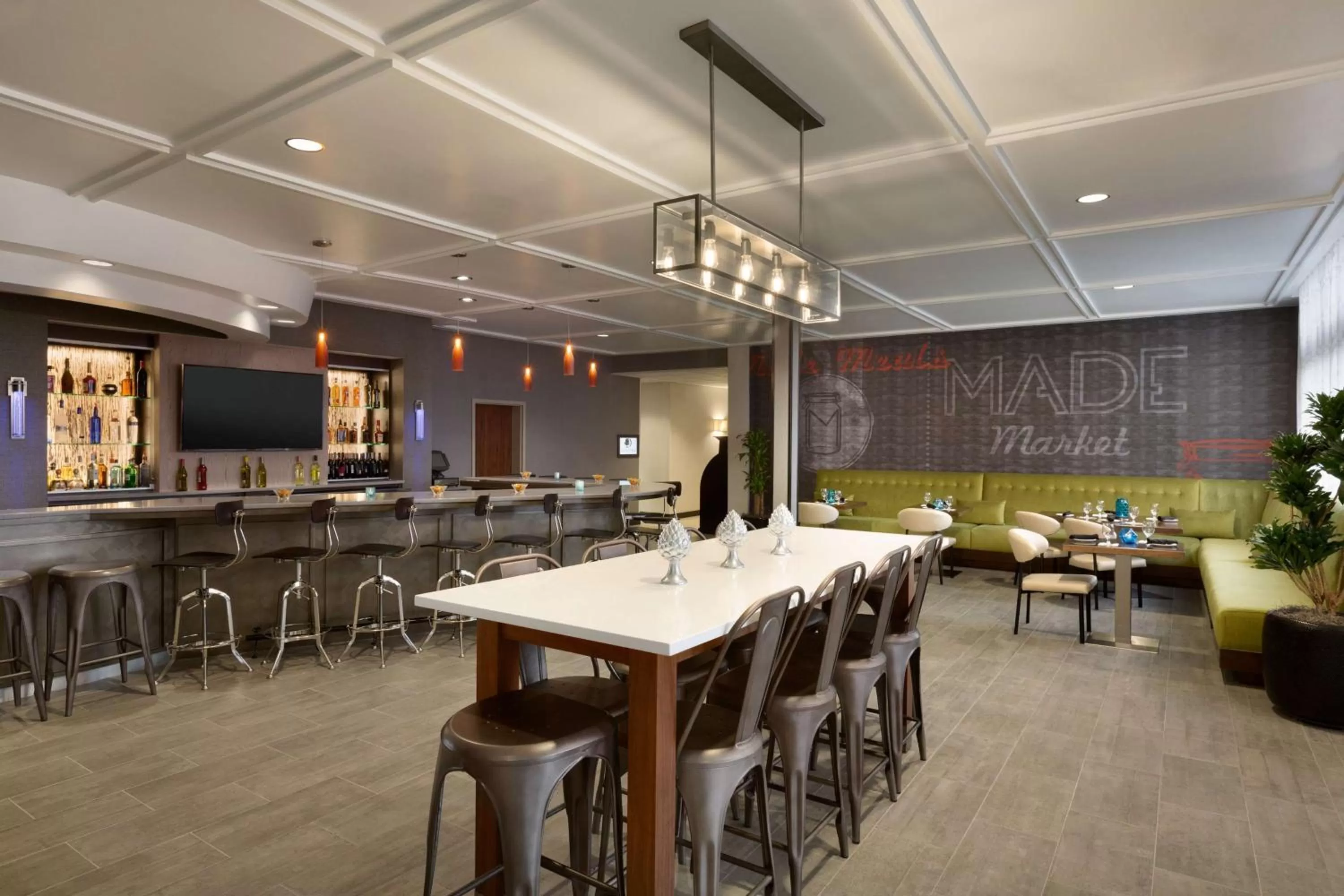 Restaurant/places to eat in DoubleTree by Hilton Hotel Oklahoma City Airport