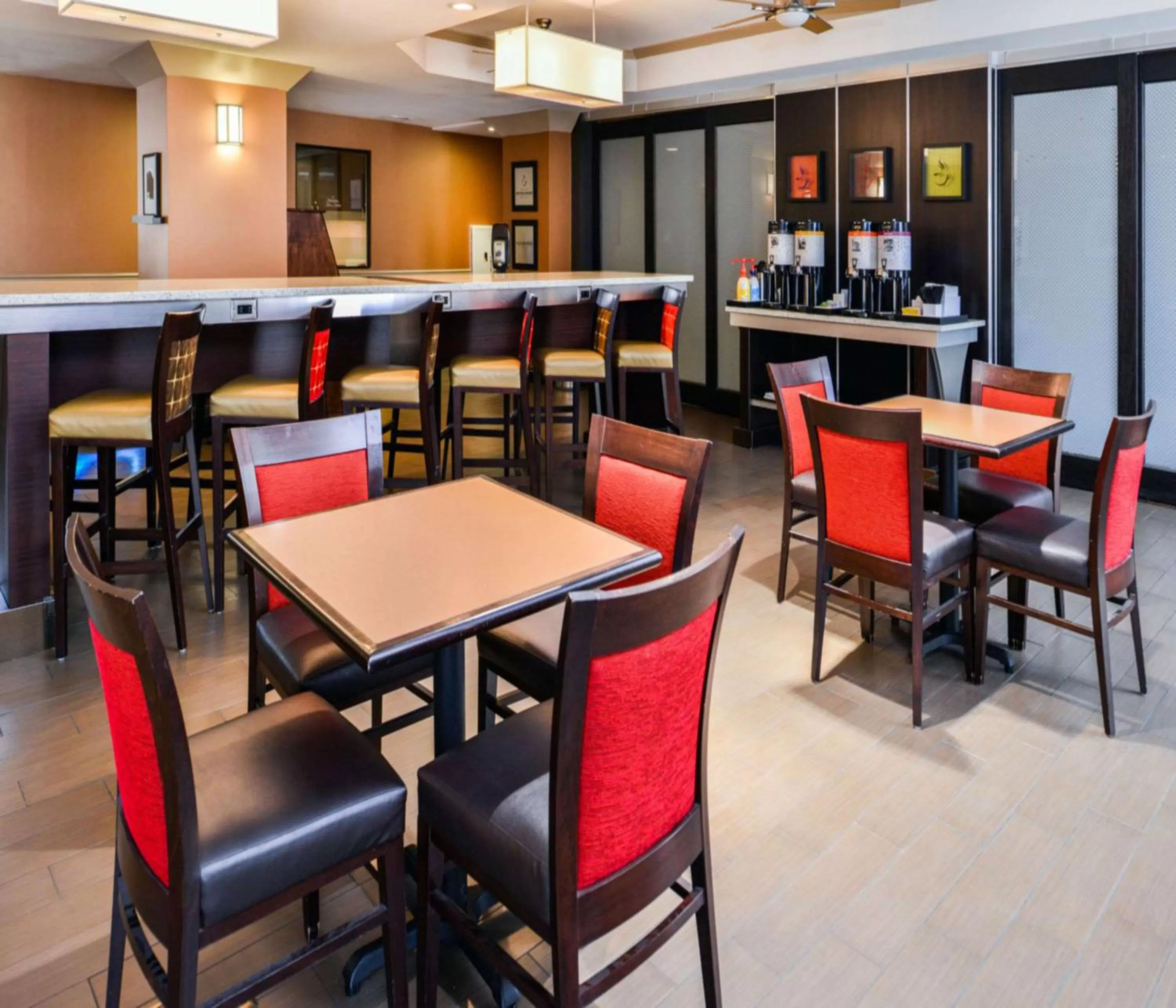 Dining area in Hampton Inn & Suites San Francisco-Burlingame-Airport South