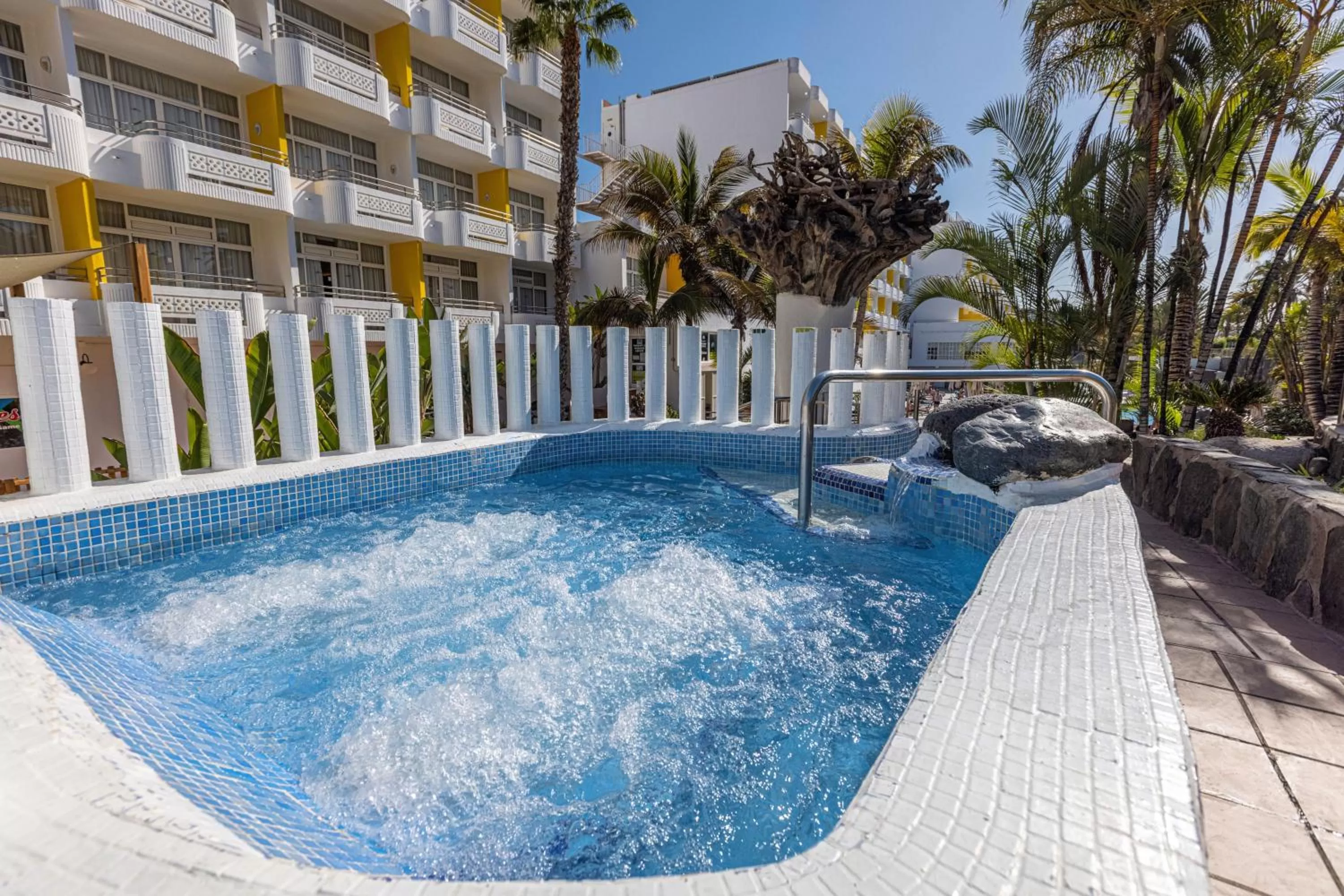 Swimming pool in Abora Catarina by Lopesan Hotels