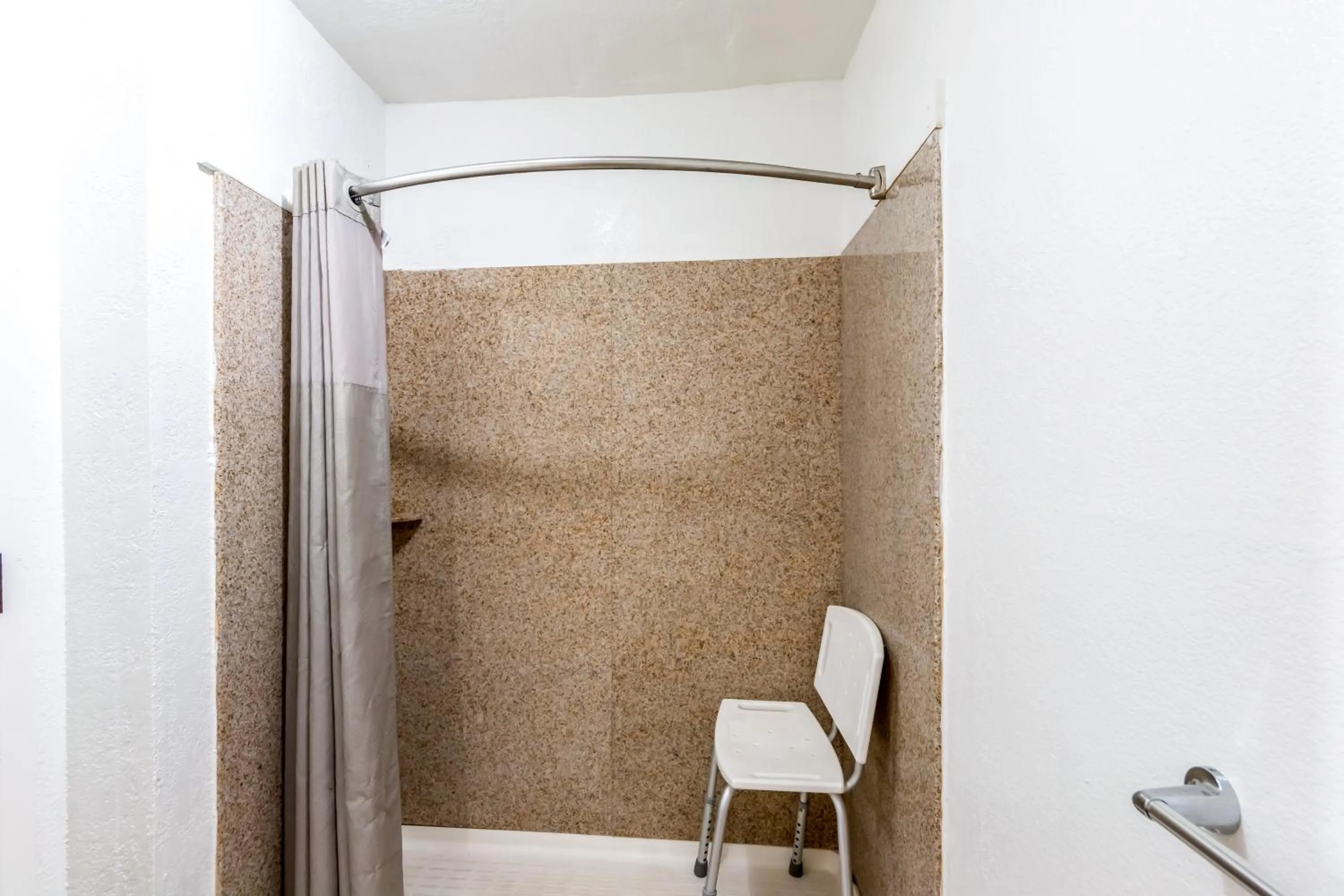 Bathroom in Motel 6 San Antonio, TX - Frost Bank Center