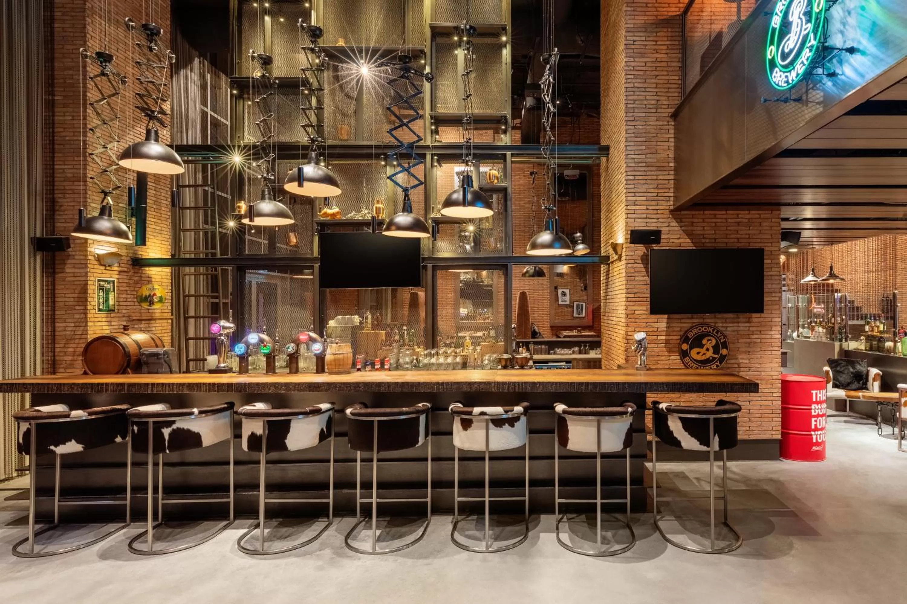 Restaurant/places to eat in Hilton Dubai Al Habtoor City