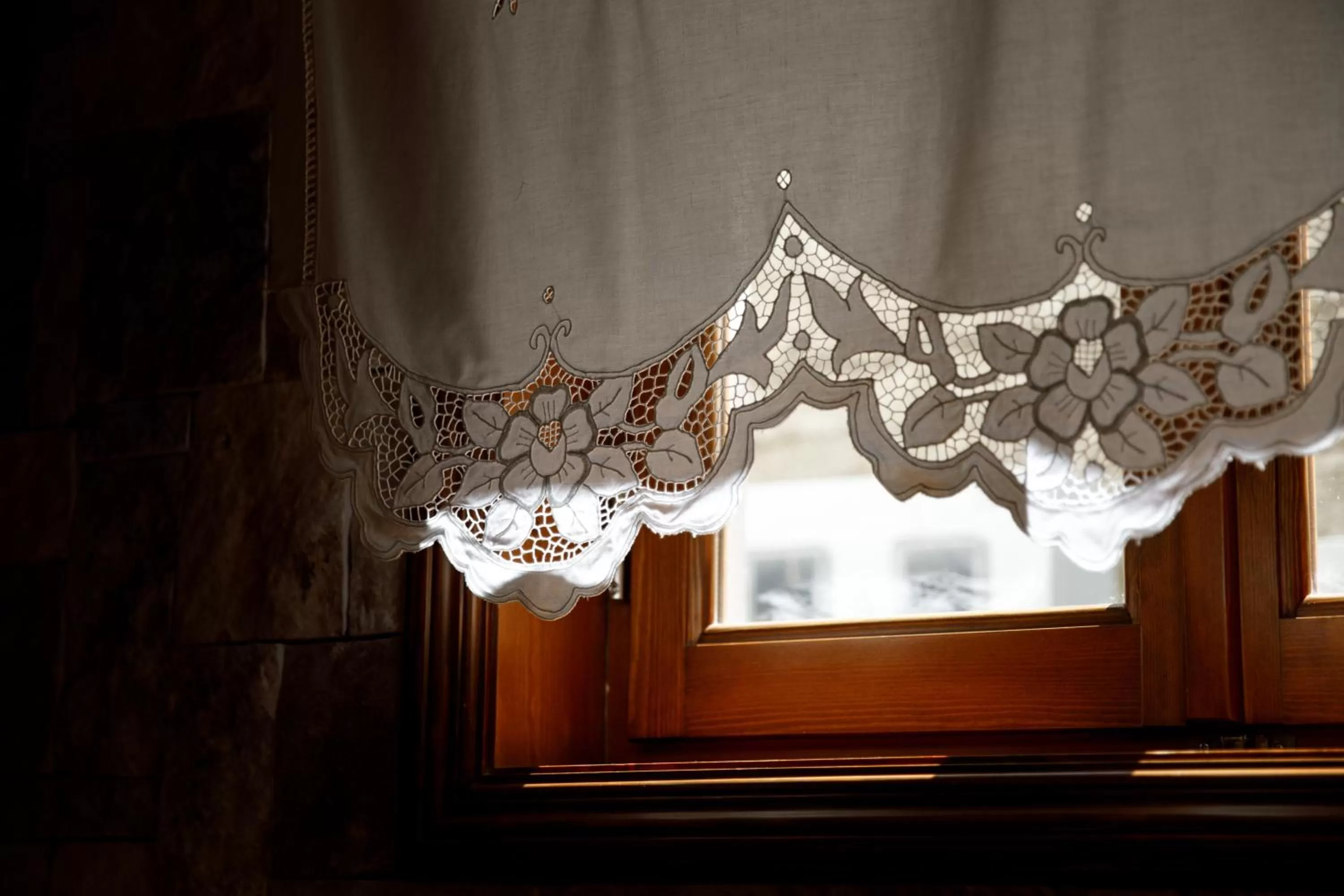 Decorative detail in Rose Garden Hotel