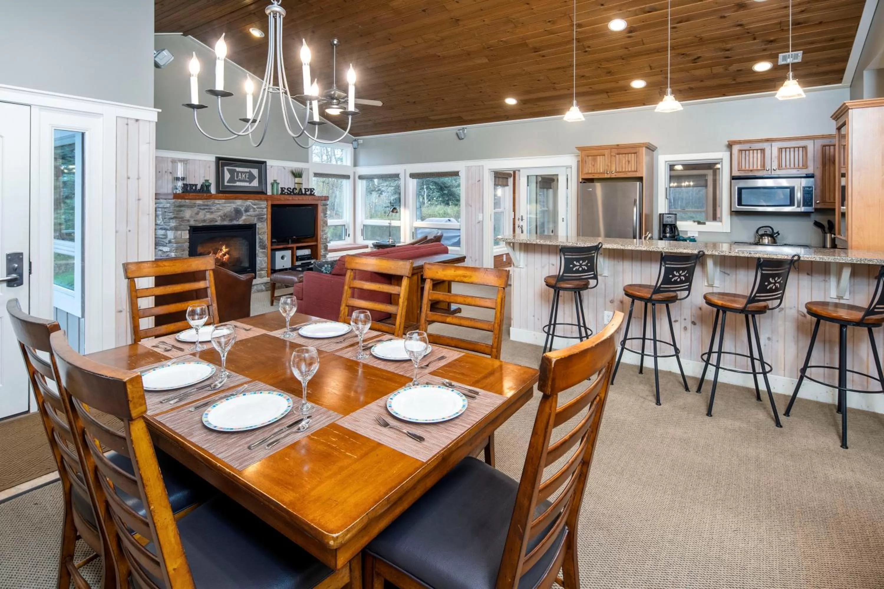 Dining area in Larsmont Cottages