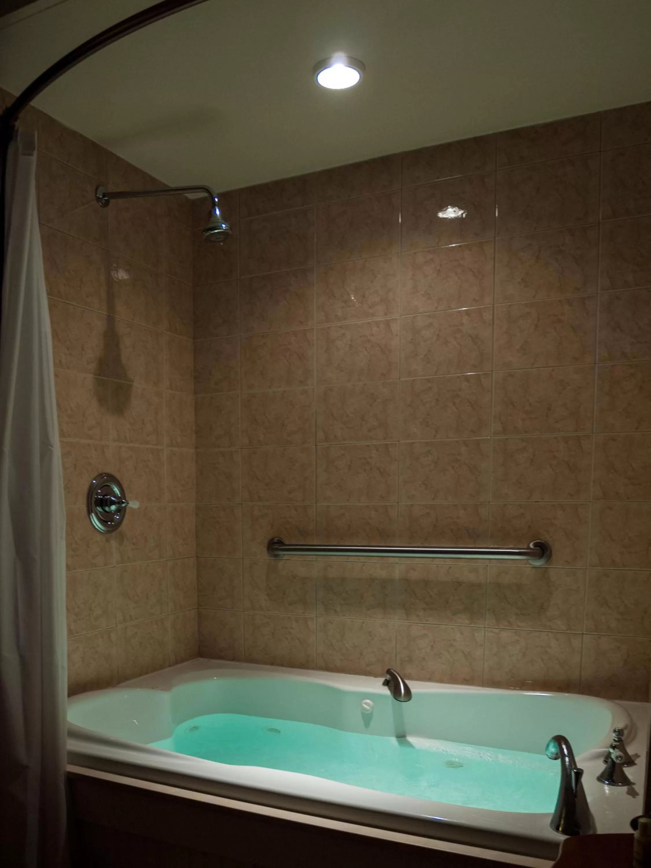 Bath in Blackberry Inn