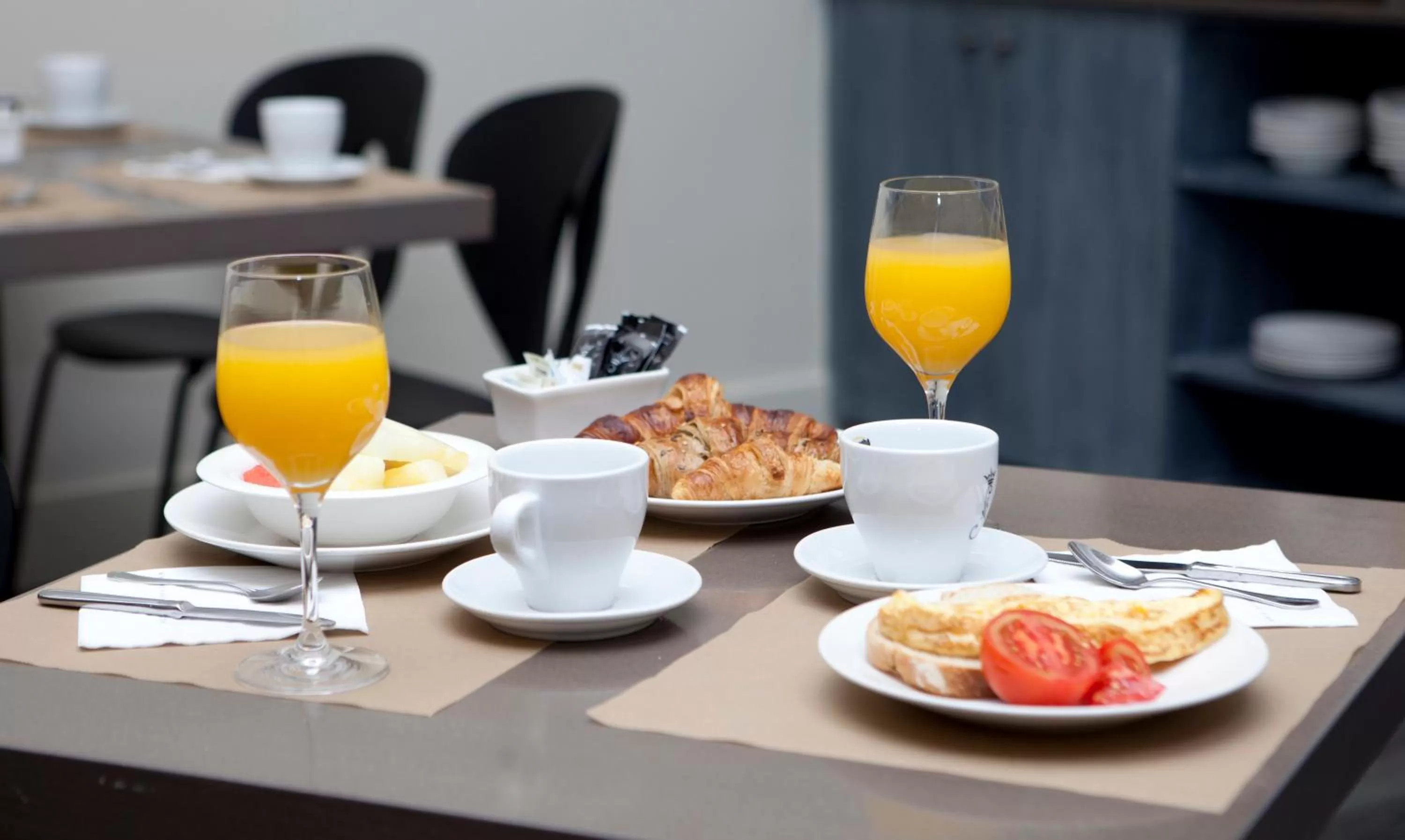 Buffet breakfast in Peninsular