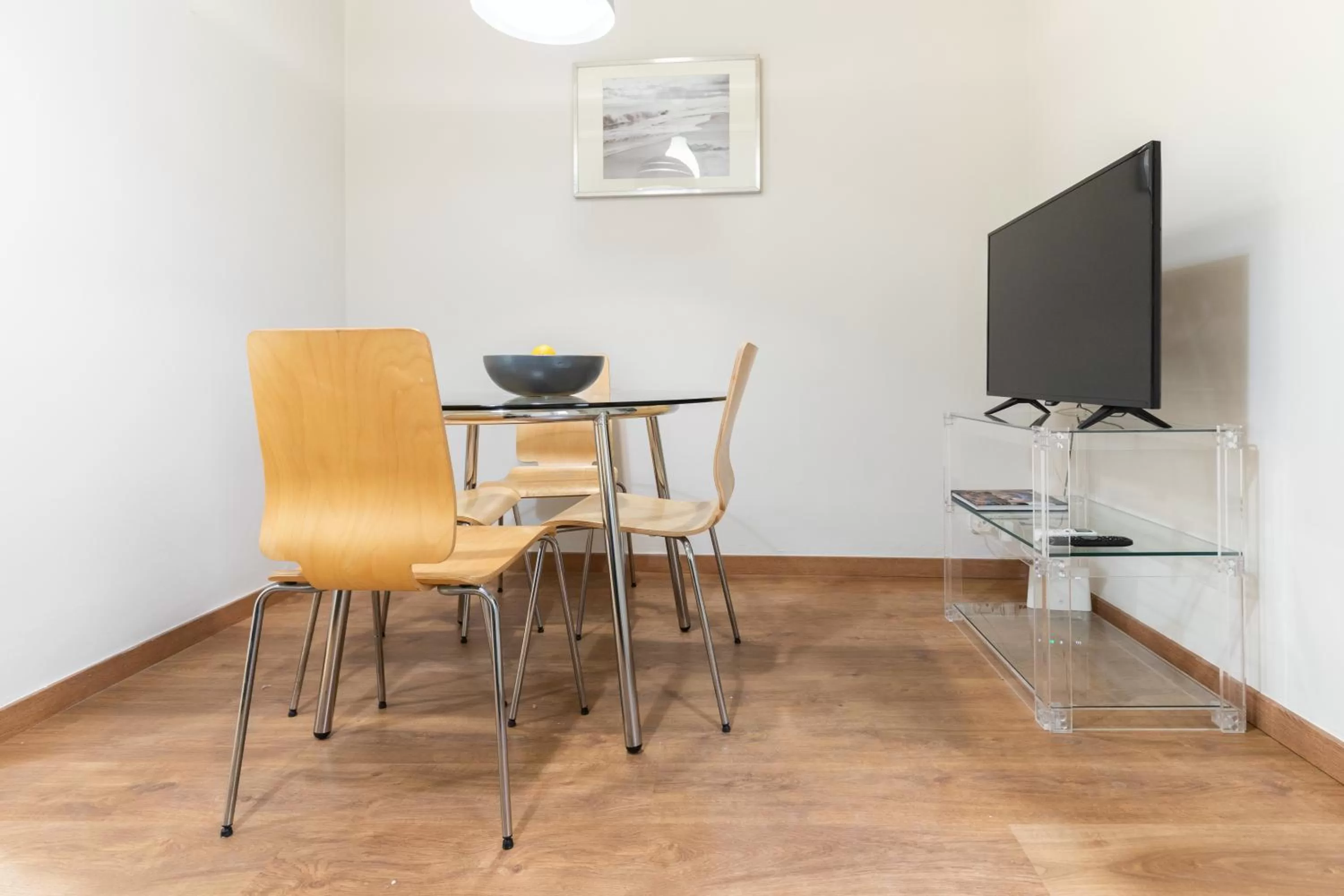 Seating area in Atica Apartments - by Weflating
